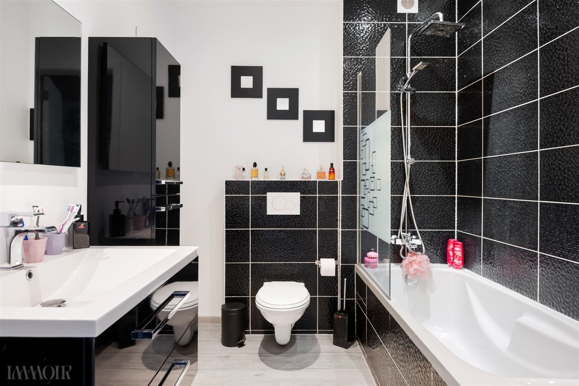 Instapklare en gerenoveerde woning in hartje Merksem.