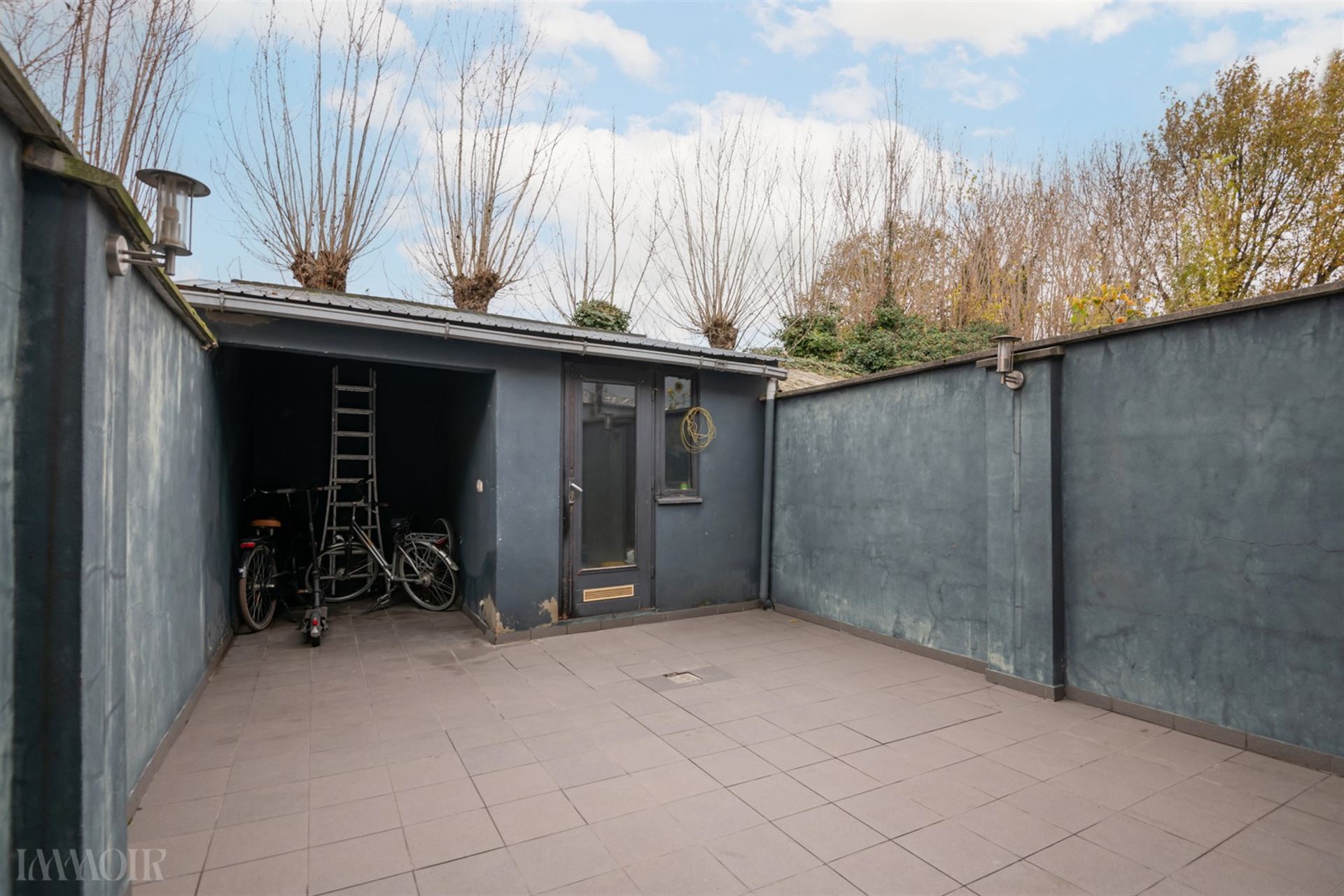 Instapklare en gerenoveerde woning in hartje Merksem.