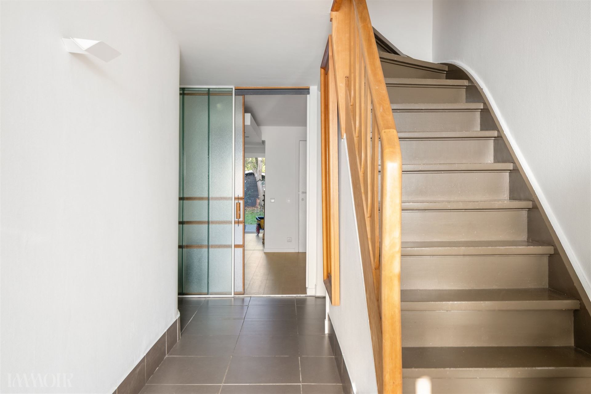 Prachtig gerenoveerde woning met praktijk/studio in hartje Schoten.