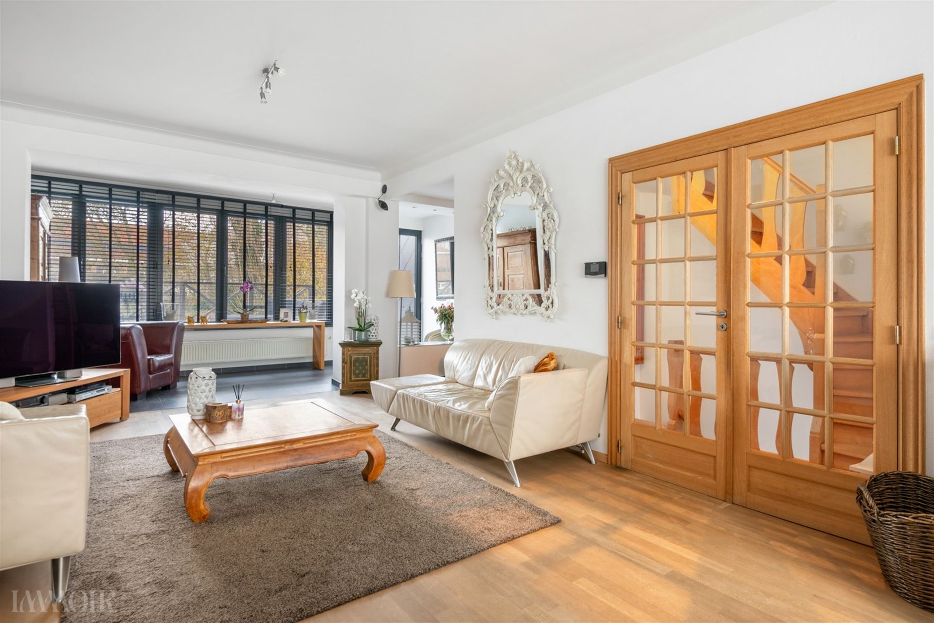 Prachtig gerenoveerde woning met praktijk/studio in hartje Schoten.