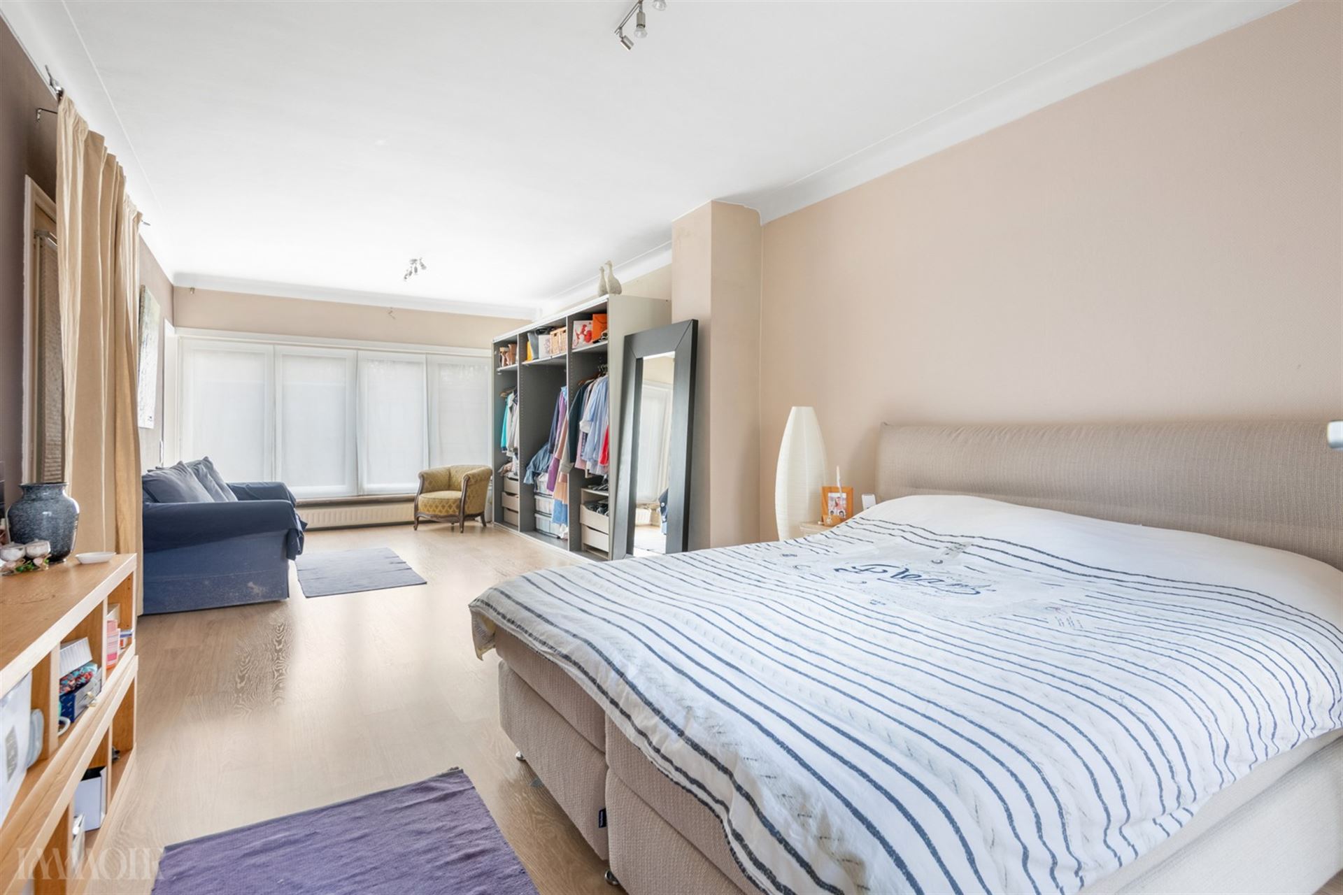 Prachtig gerenoveerde woning met praktijk/studio in hartje Schoten.