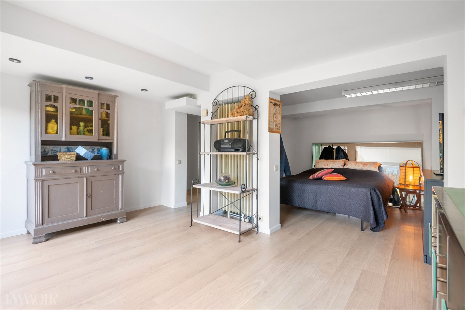 Prachtig gerenoveerde woning met praktijk/studio in hartje Schoten.
