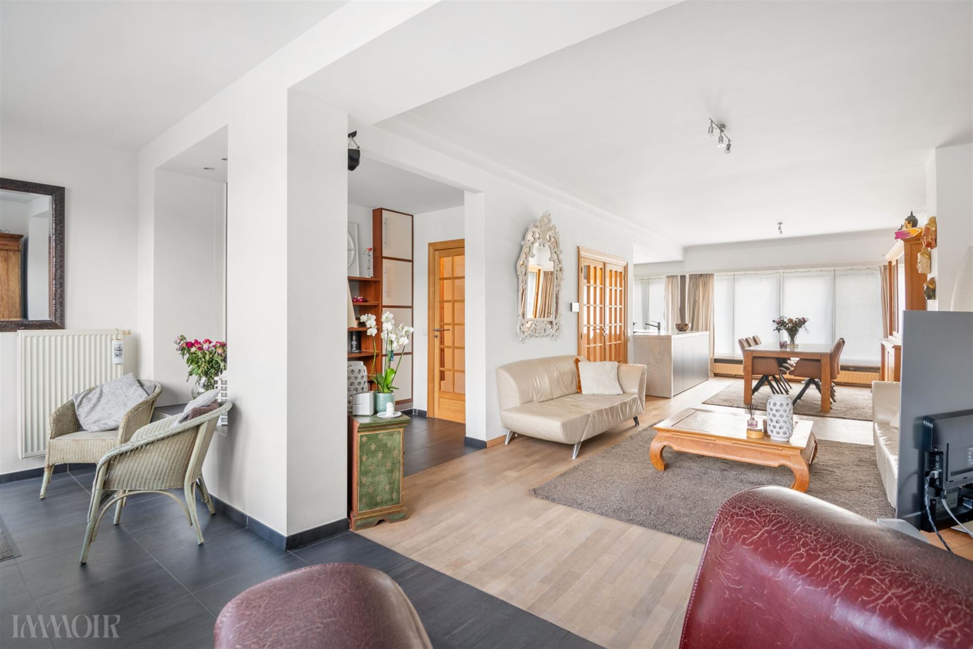 Prachtig gerenoveerde woning met praktijk/studio in hartje Schoten.
