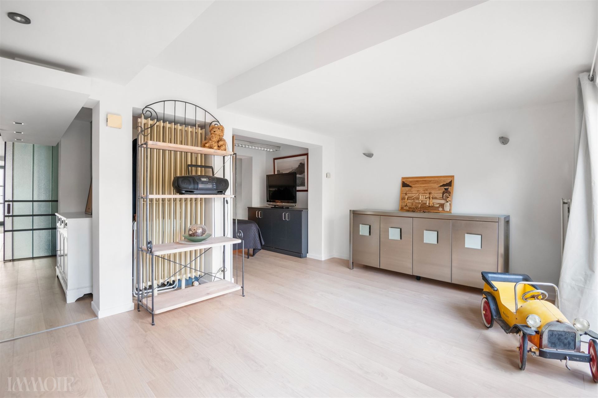 Prachtig gerenoveerde woning met praktijk/studio in hartje Schoten.