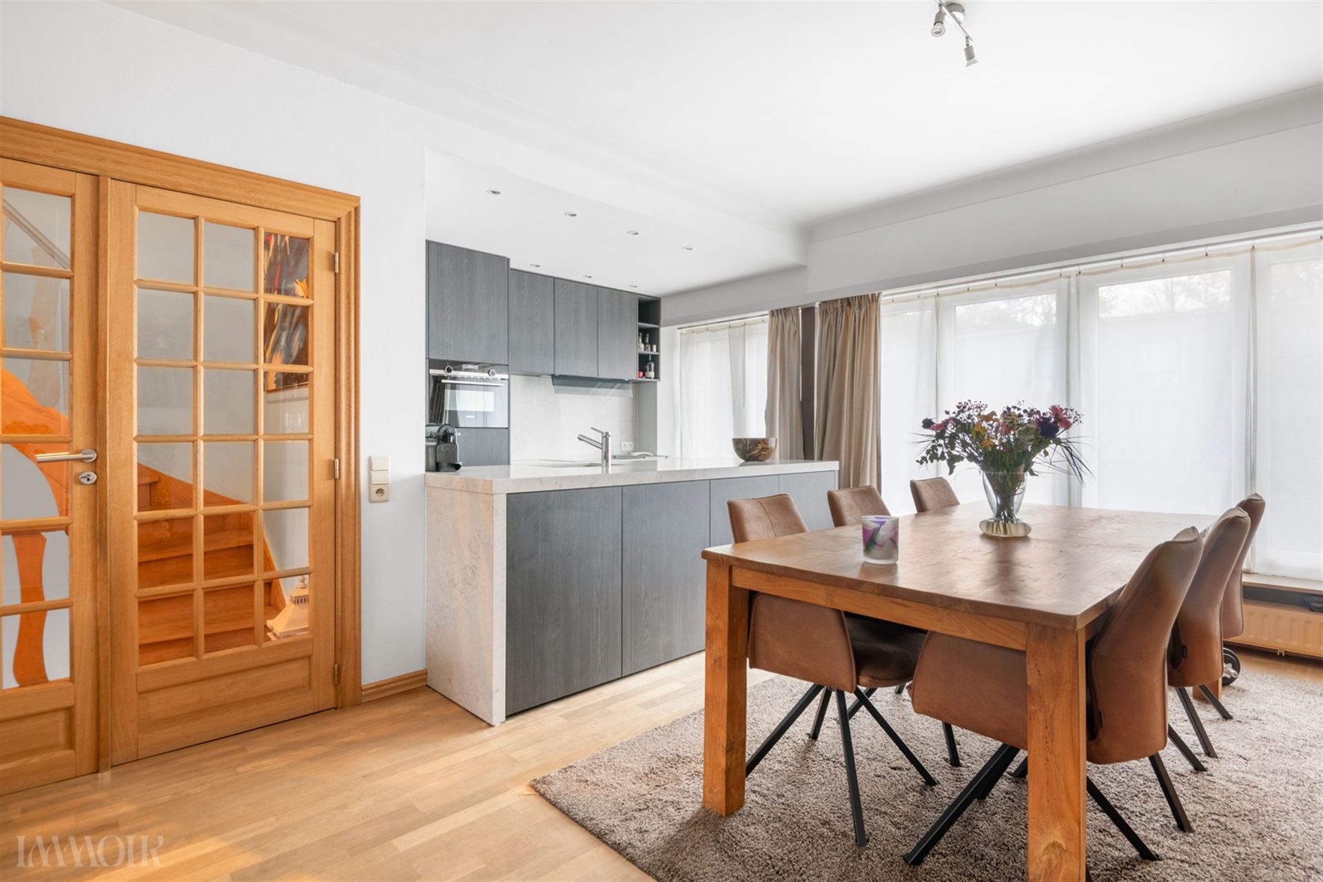 Prachtig gerenoveerde woning met praktijk/studio in hartje Schoten.