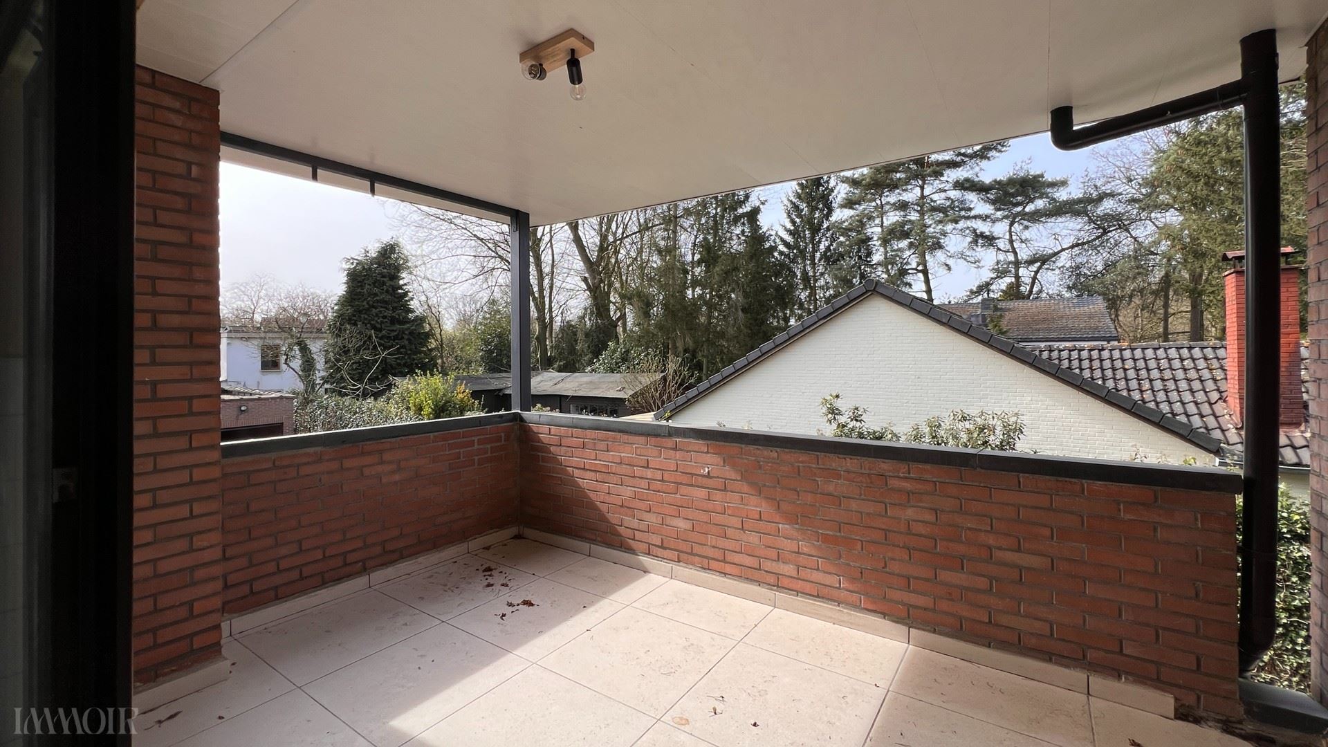 Ruim duplex appartement met terras in Brasschaat.