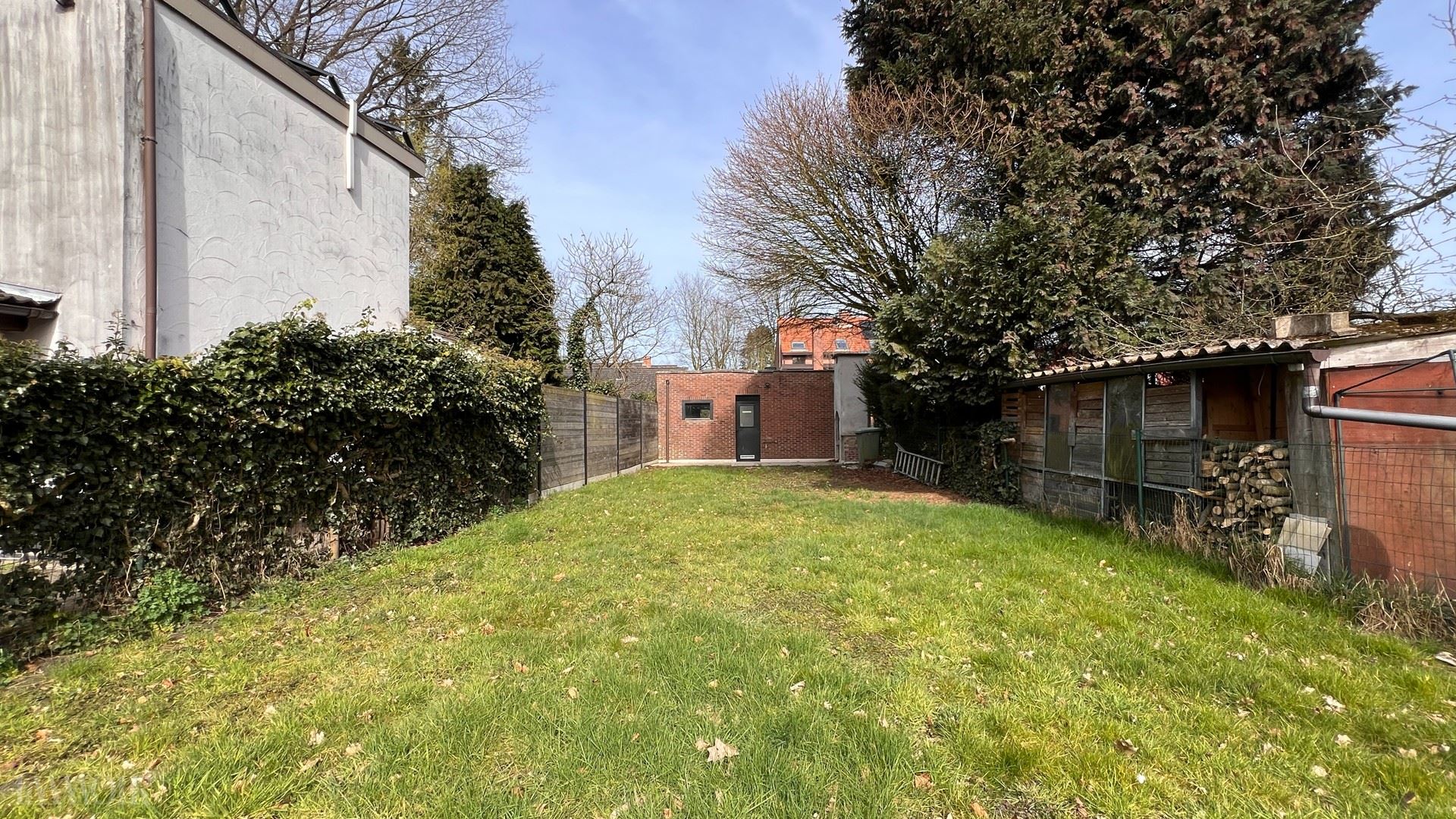 Ruim duplex appartement met terras in Brasschaat.
