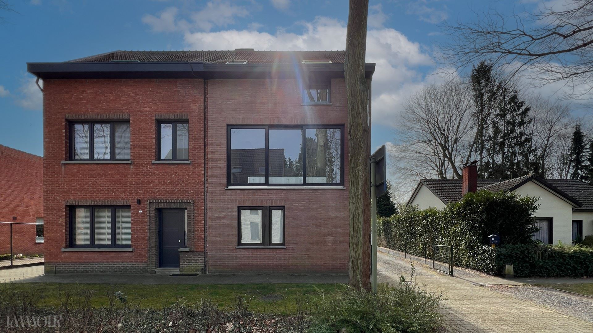 Ruim duplex appartement met terras in Brasschaat.