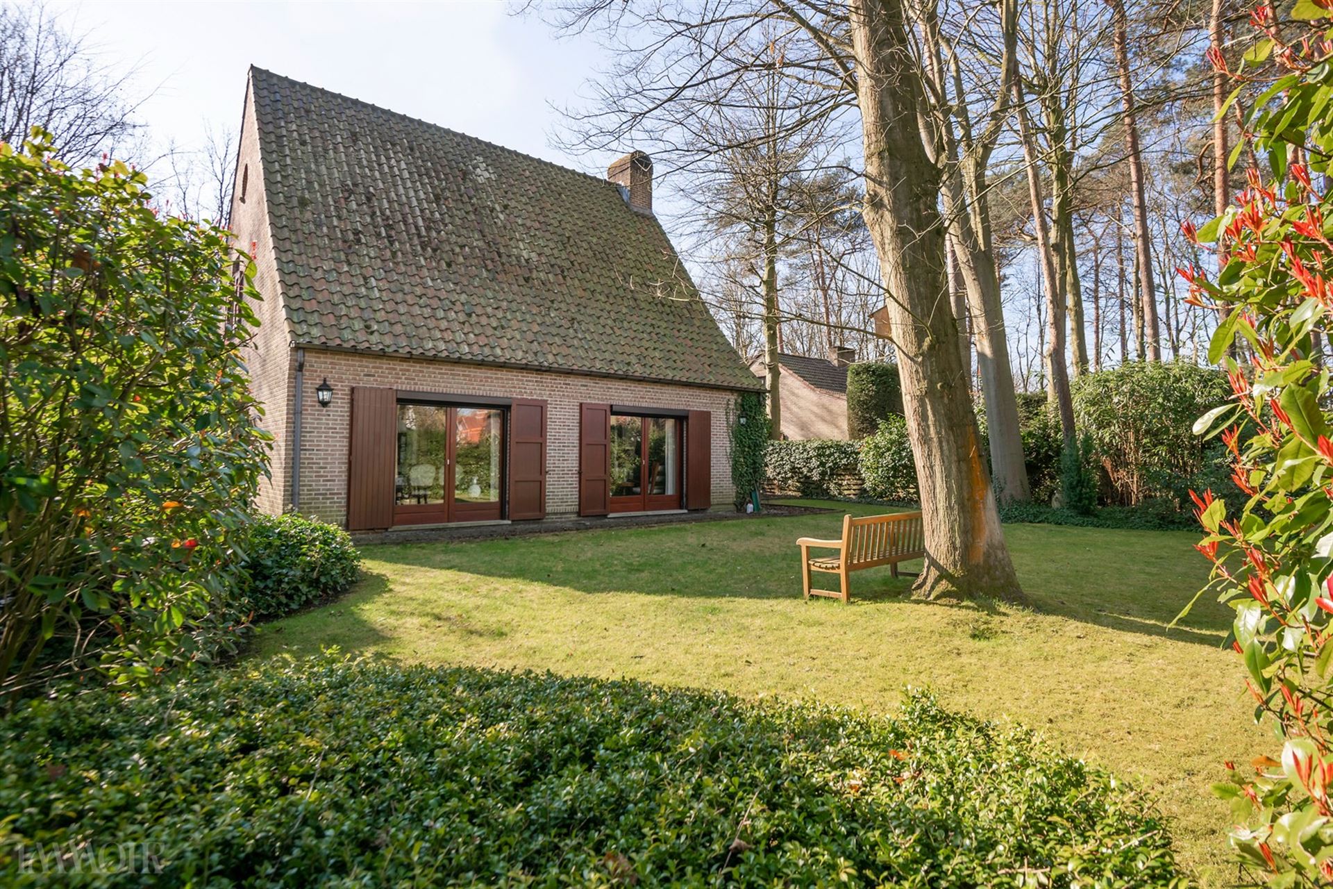Ruime villa met veel potentieel in een rustige, kindvriendelijke wijk in Brasschaat.