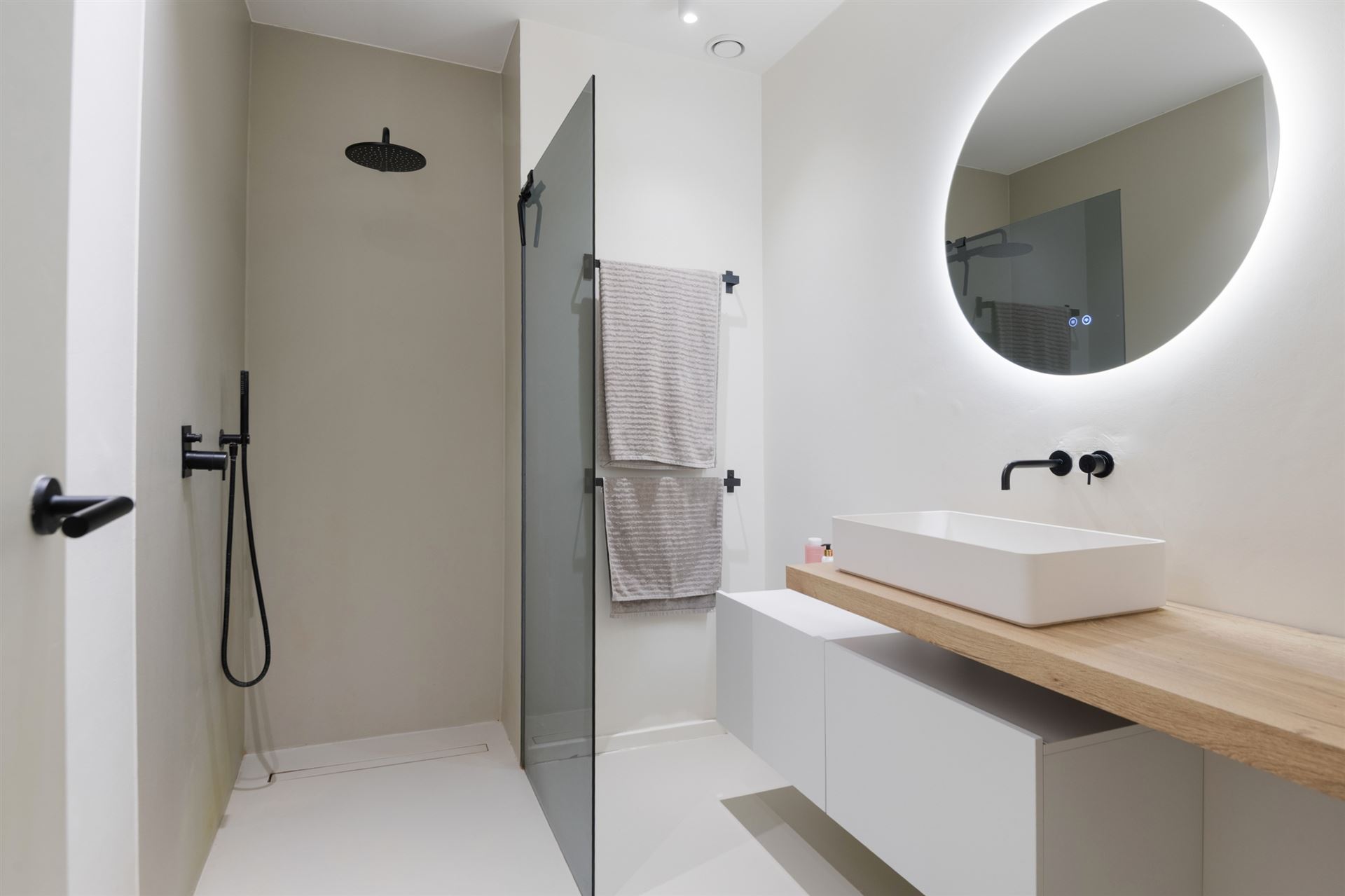 Stijlvol en energiezuinig appartement met ruim zonneterras.