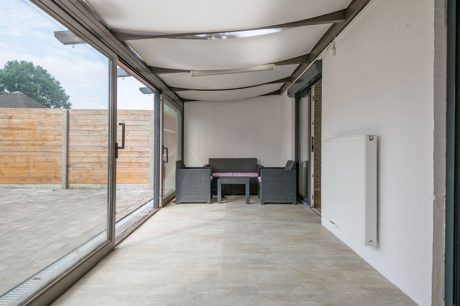 Modern en ruim gelijkvloers appartement in Schoten.
