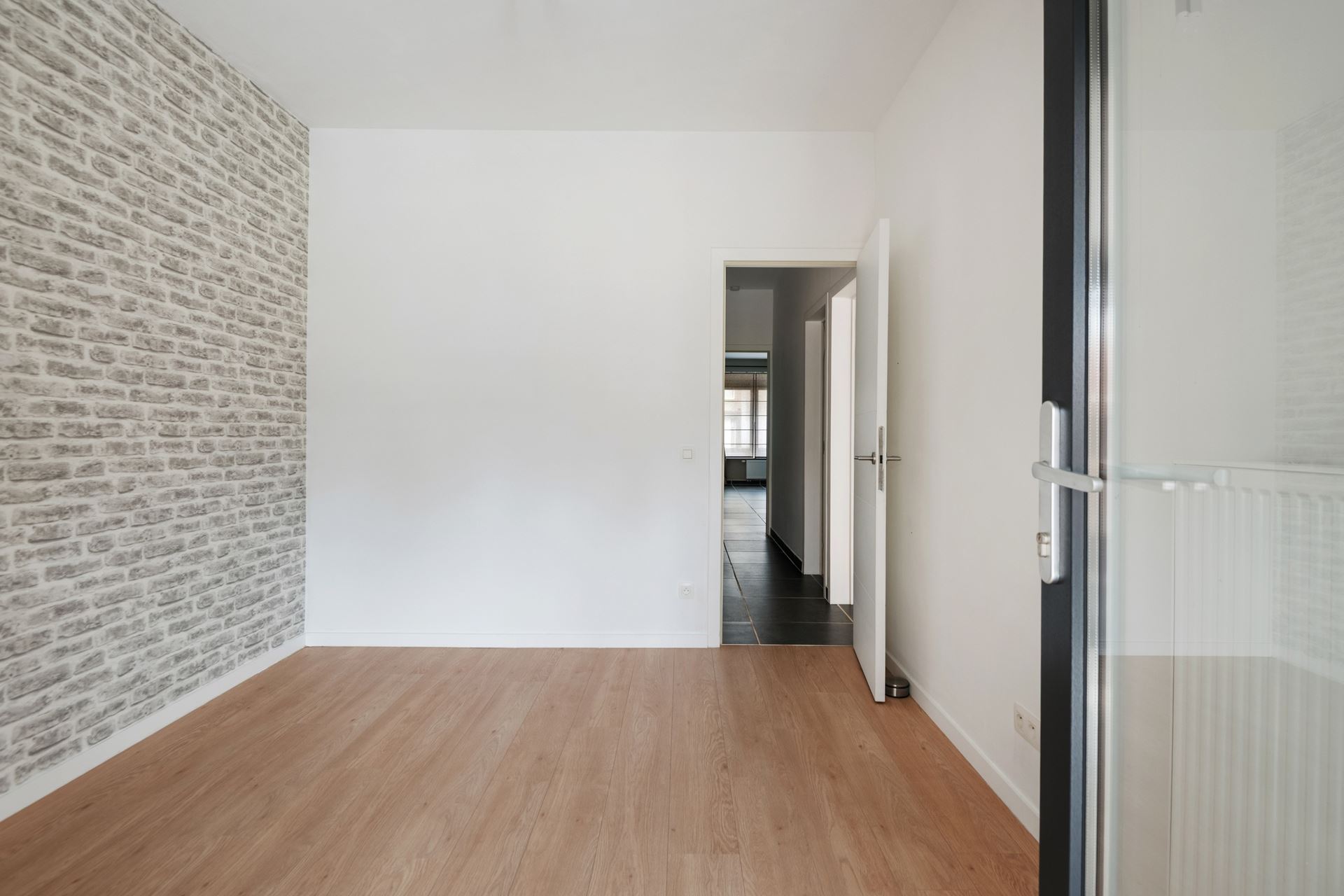 Modern en ruim gelijkvloers appartement in Schoten.