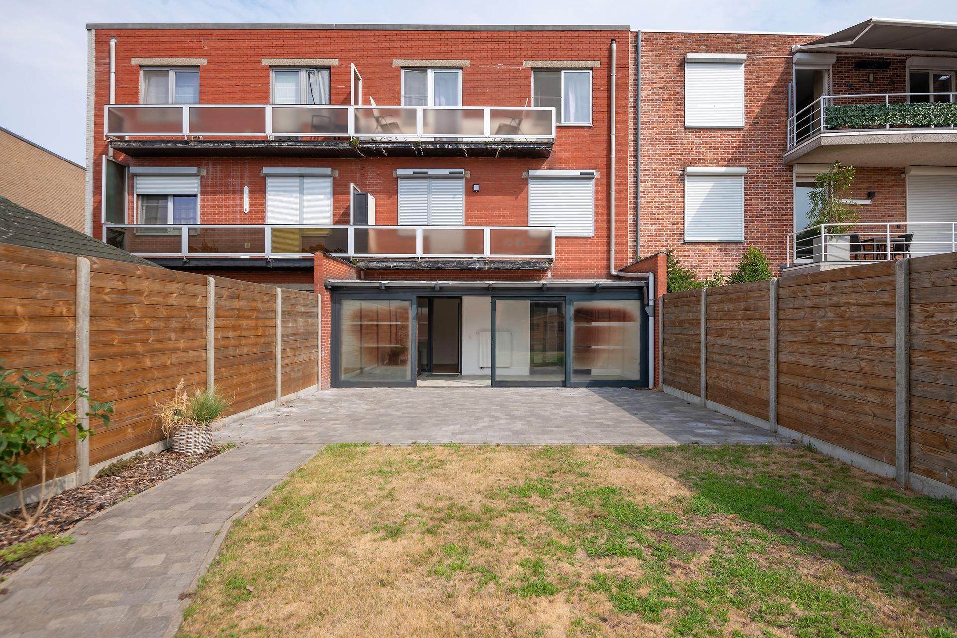Modern en ruim gelijkvloers appartement in Schoten.