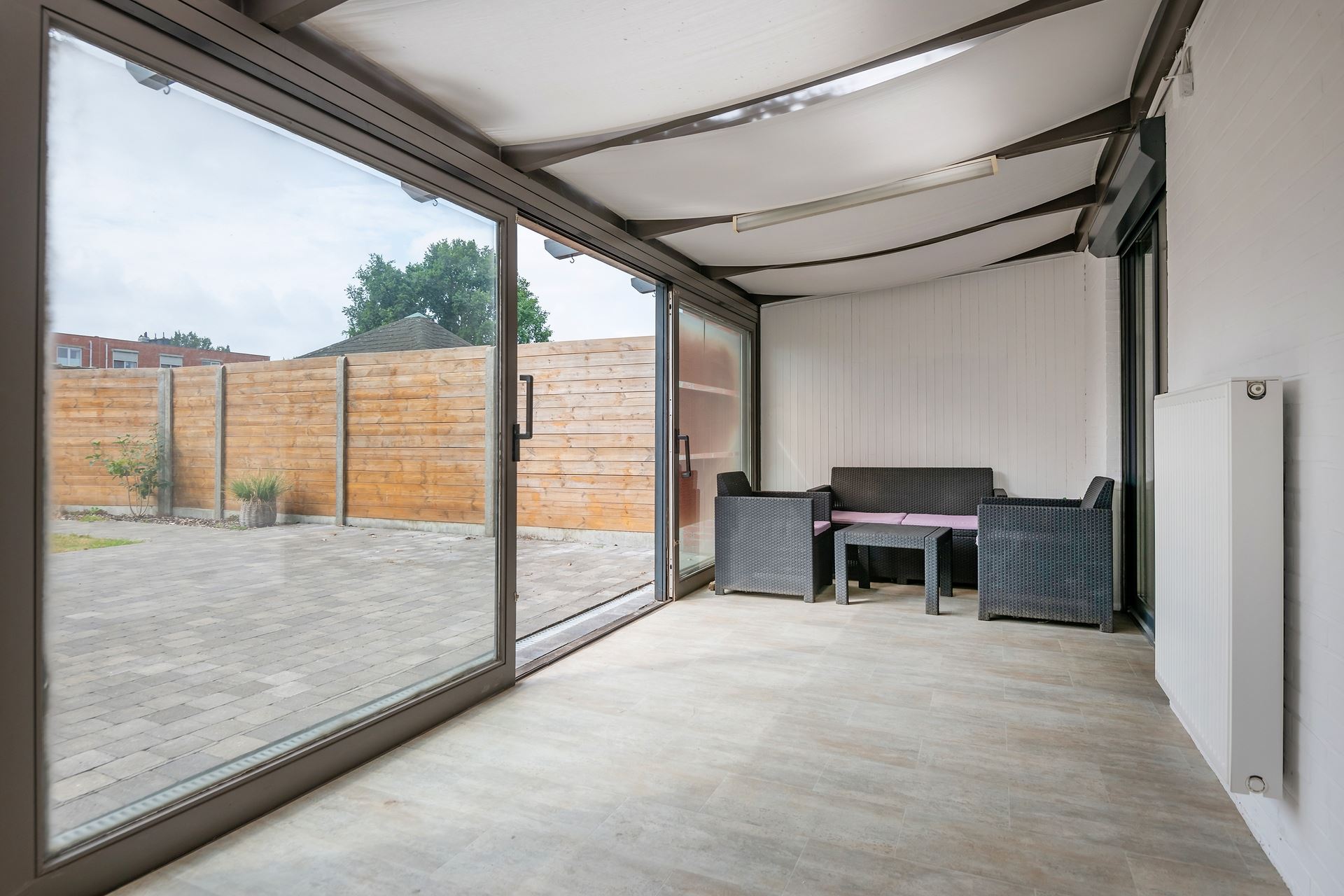 Modern en ruim gelijkvloers appartement in Schoten.