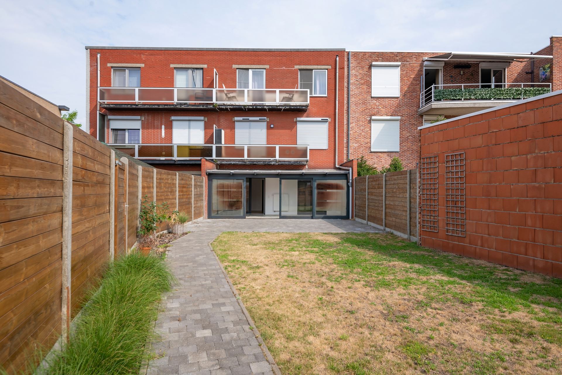Modern en ruim gelijkvloers appartement in Schoten.
