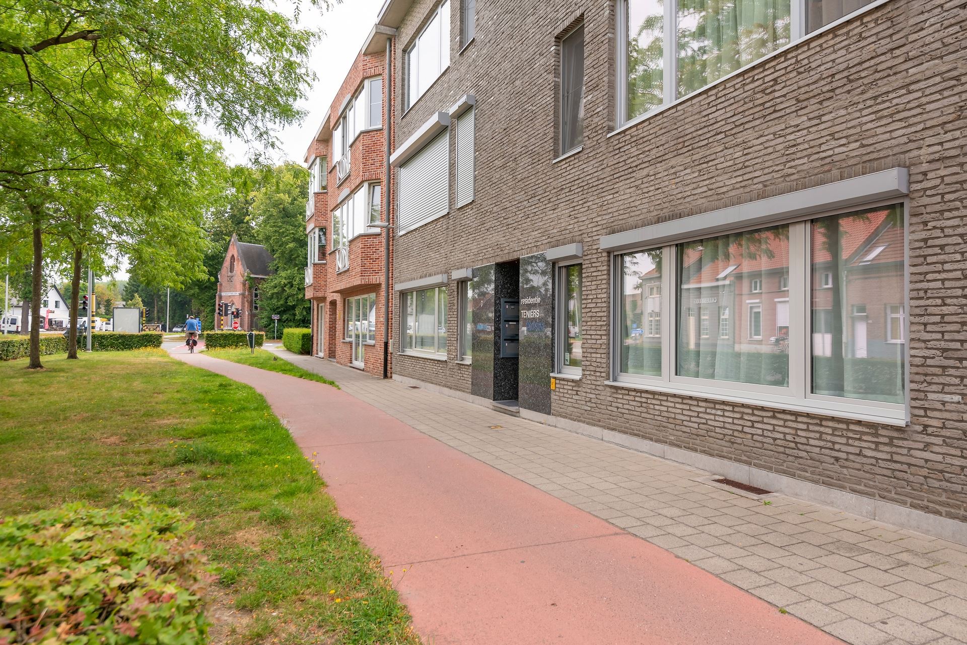 Modern en ruim gelijkvloers appartement in Schoten.