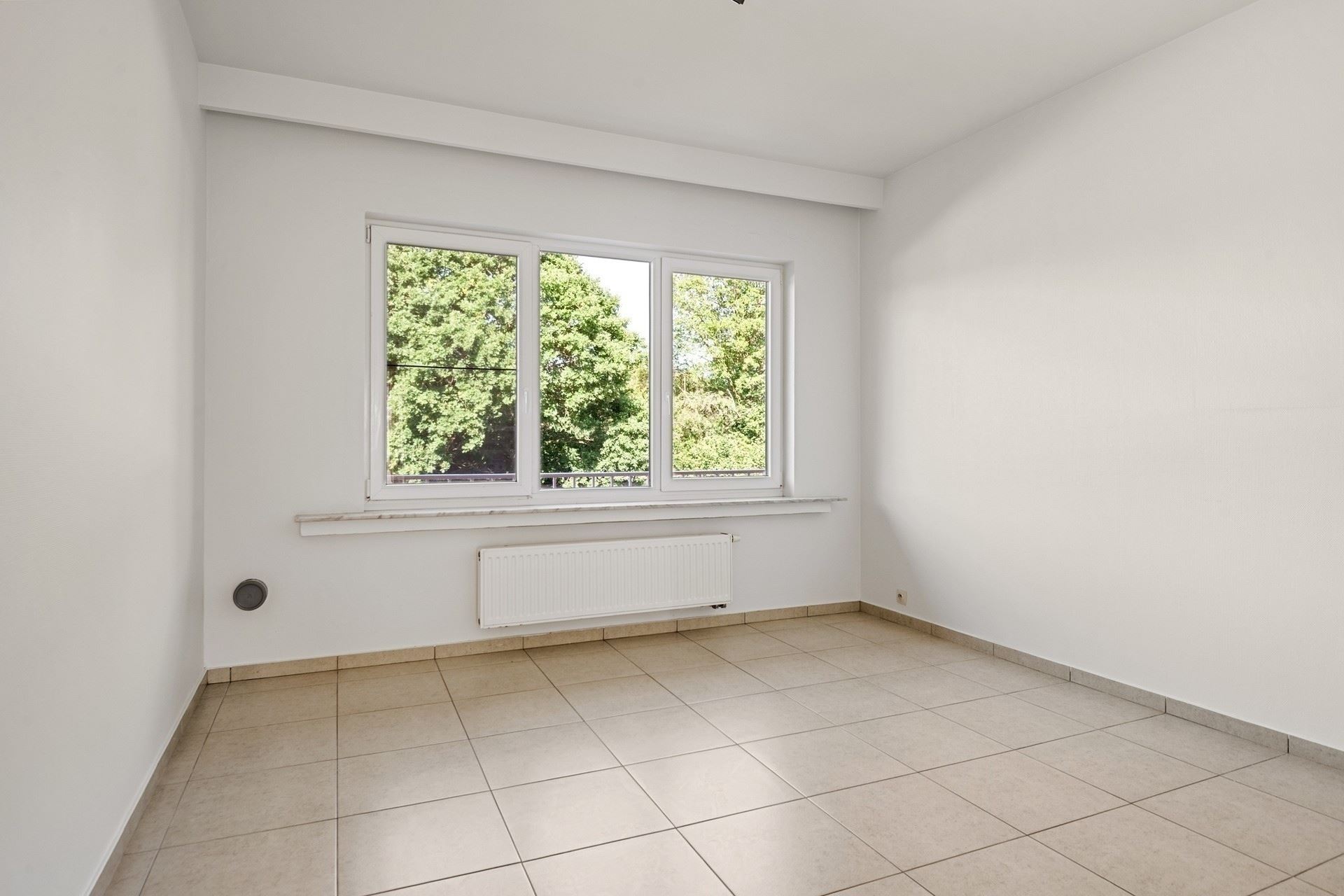 Centraal gelegen en instapklaar appartement met garagebox. 