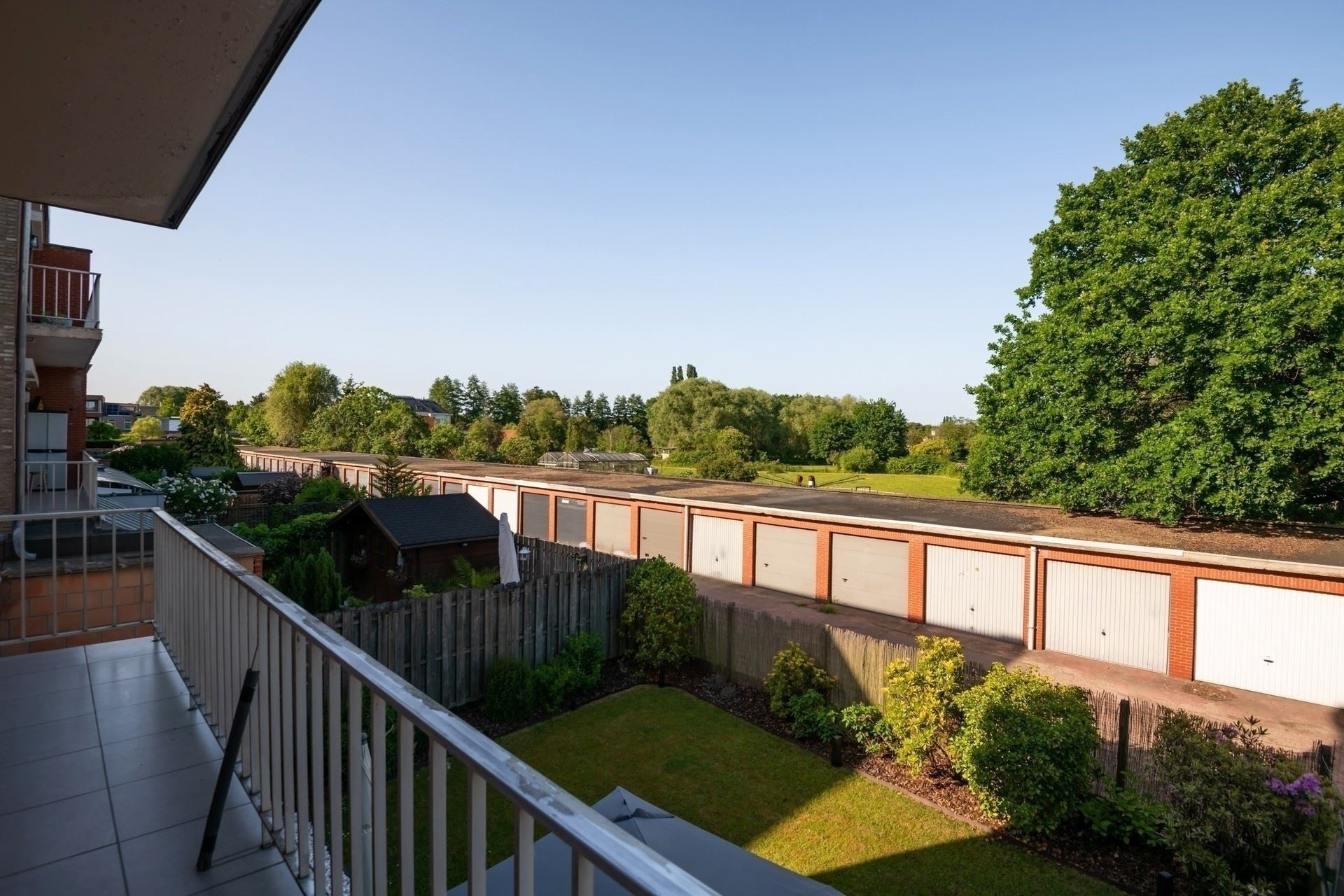 Centraal gelegen en instapklaar appartement met garagebox.