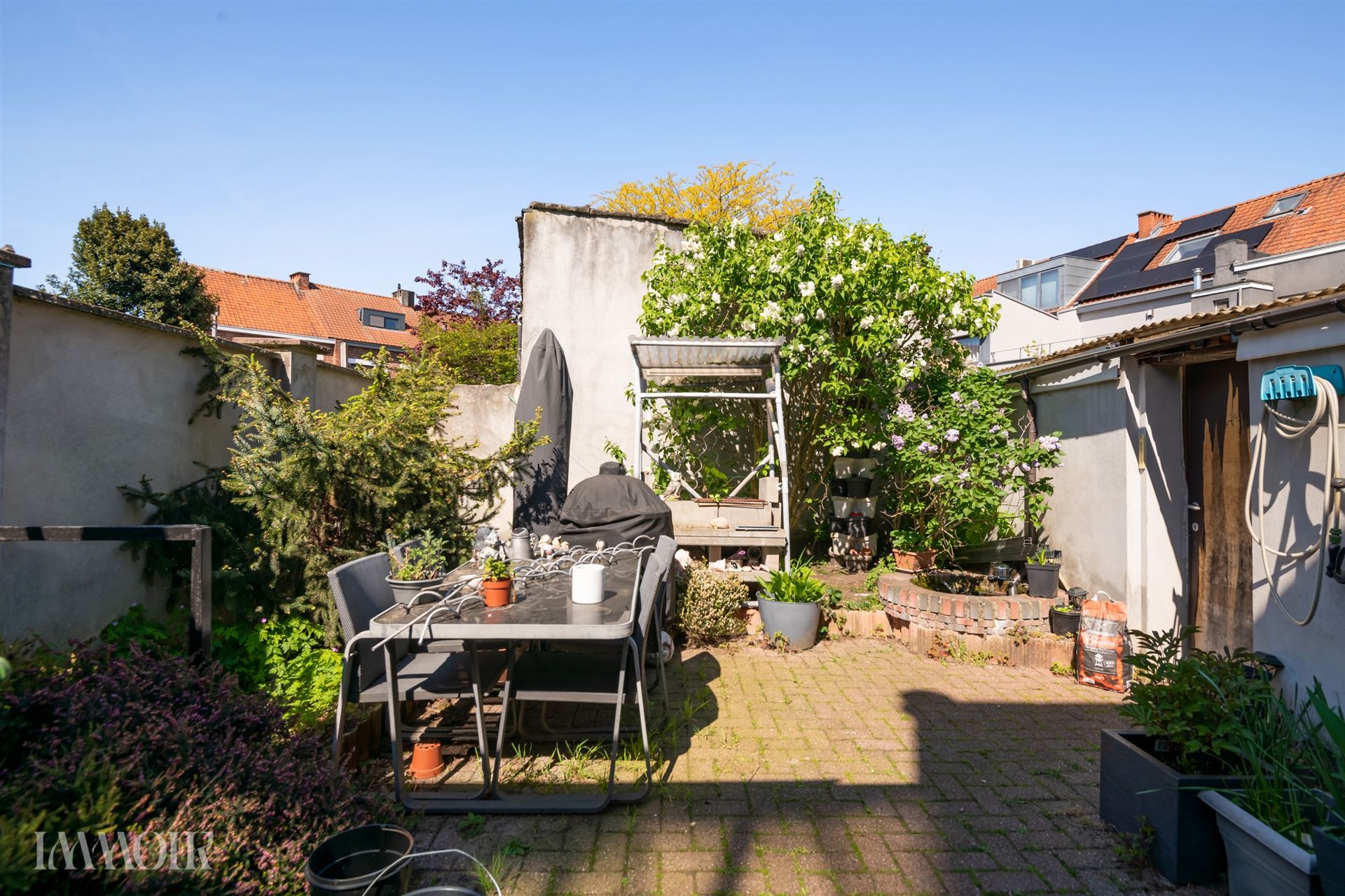 Centraal gelegen gezinswoning met 3 slaapkamers en stadstuin.
