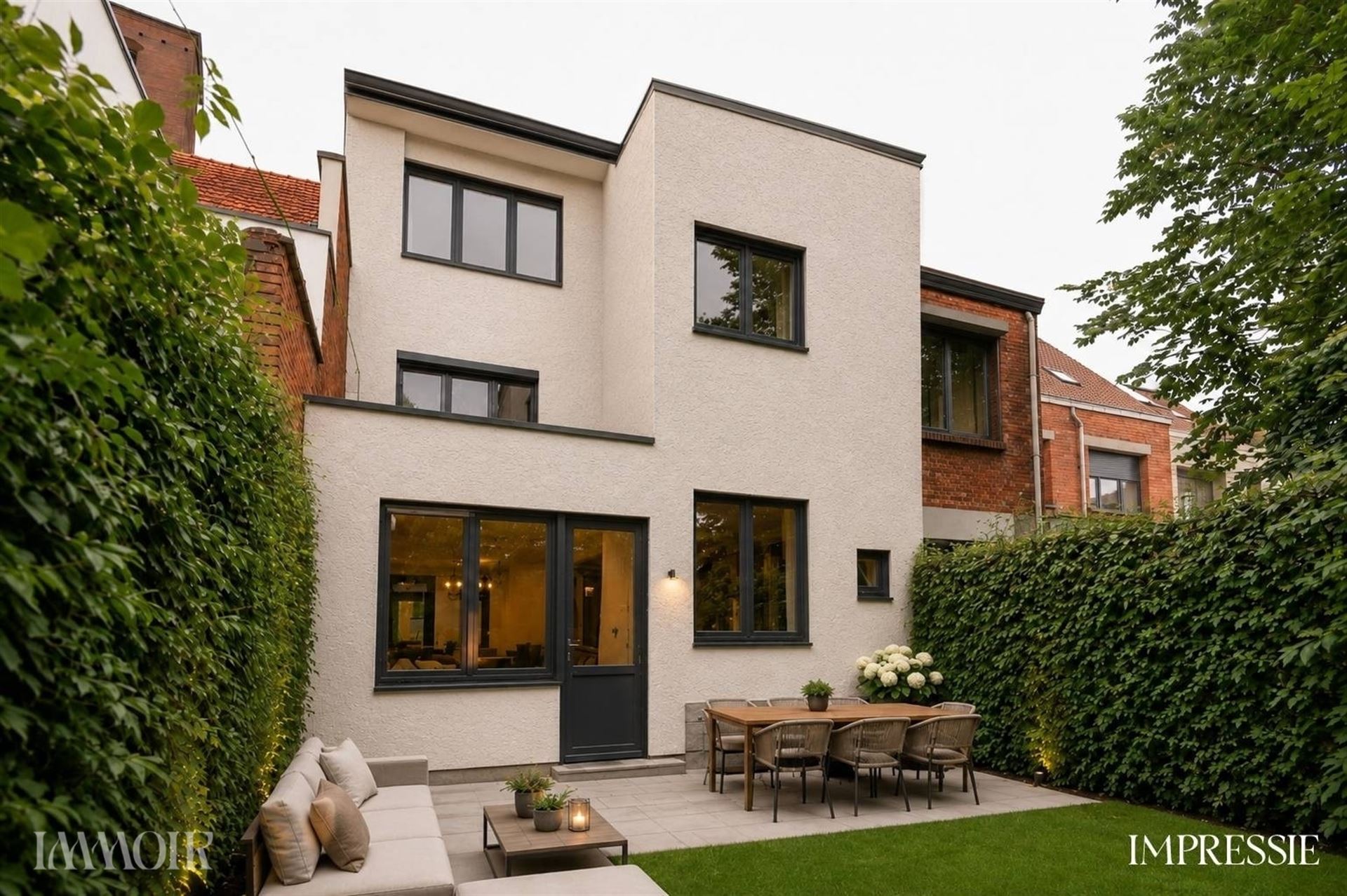 Ruime woning met stadstuin en tal van mogelijkheden op centrale ligging.