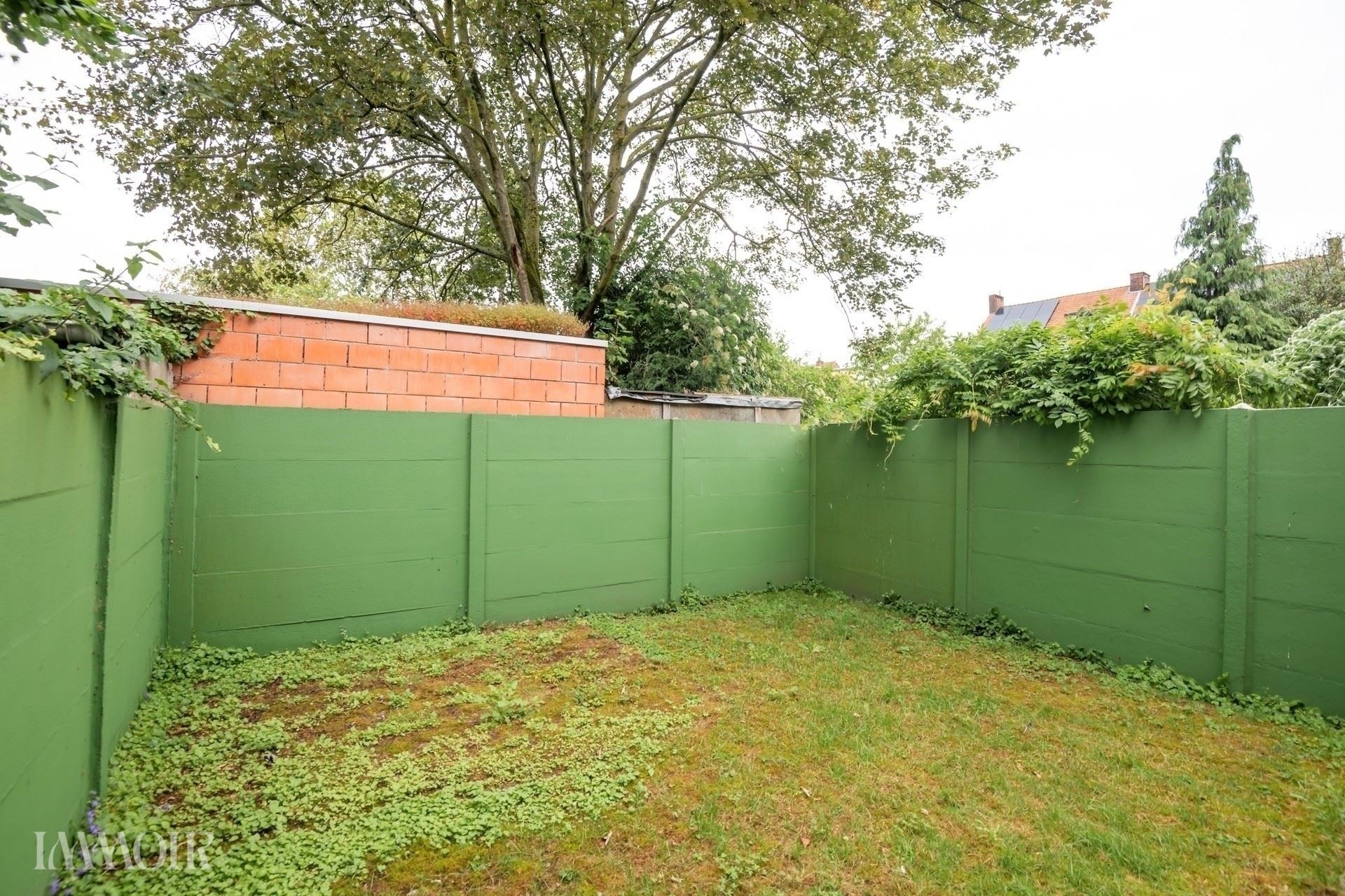 Ruime woning met stadstuin en tal van mogelijkheden op centrale ligging.