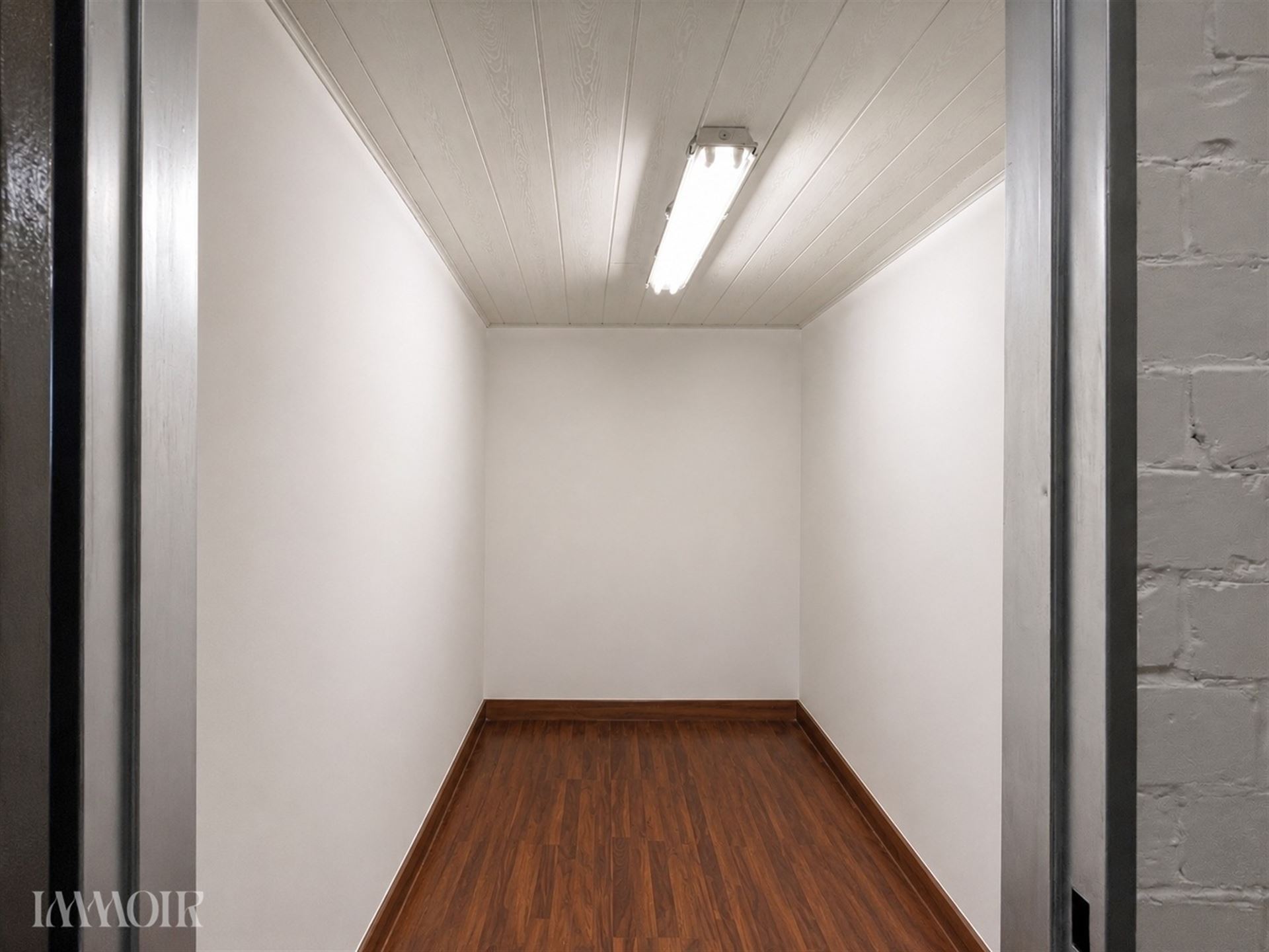 3-slpks app. met uitzonderlijk ruime inpandige garage.