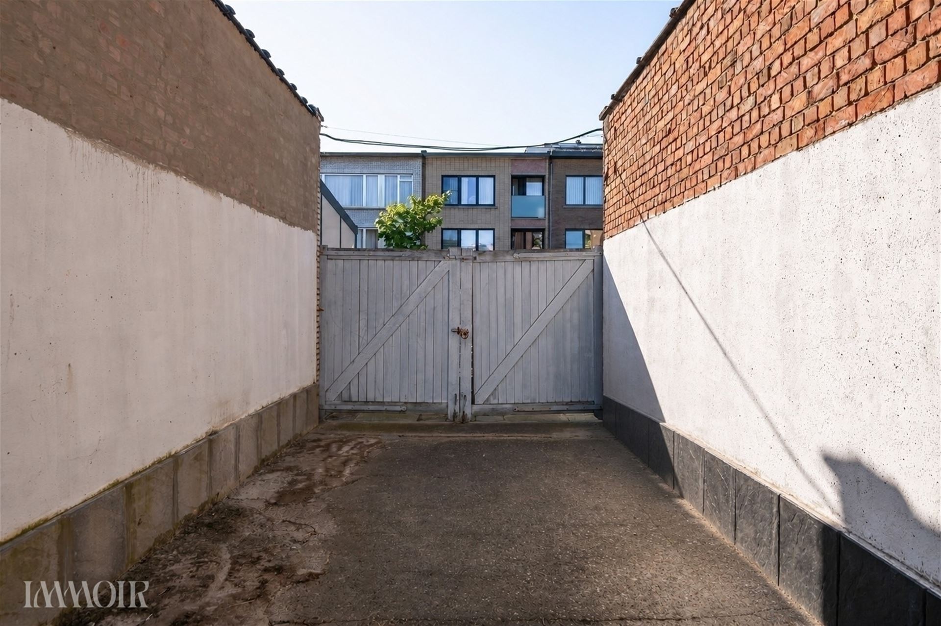 3-slpks app. met uitzonderlijk ruime inpandige garage.