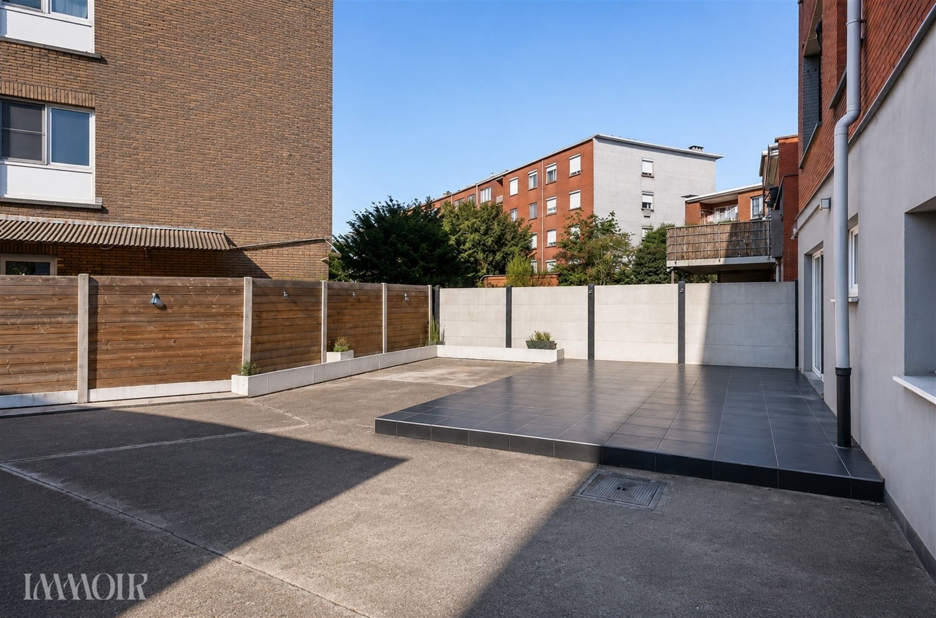 3-slpks app. met uitzonderlijk ruime inpandige garage.