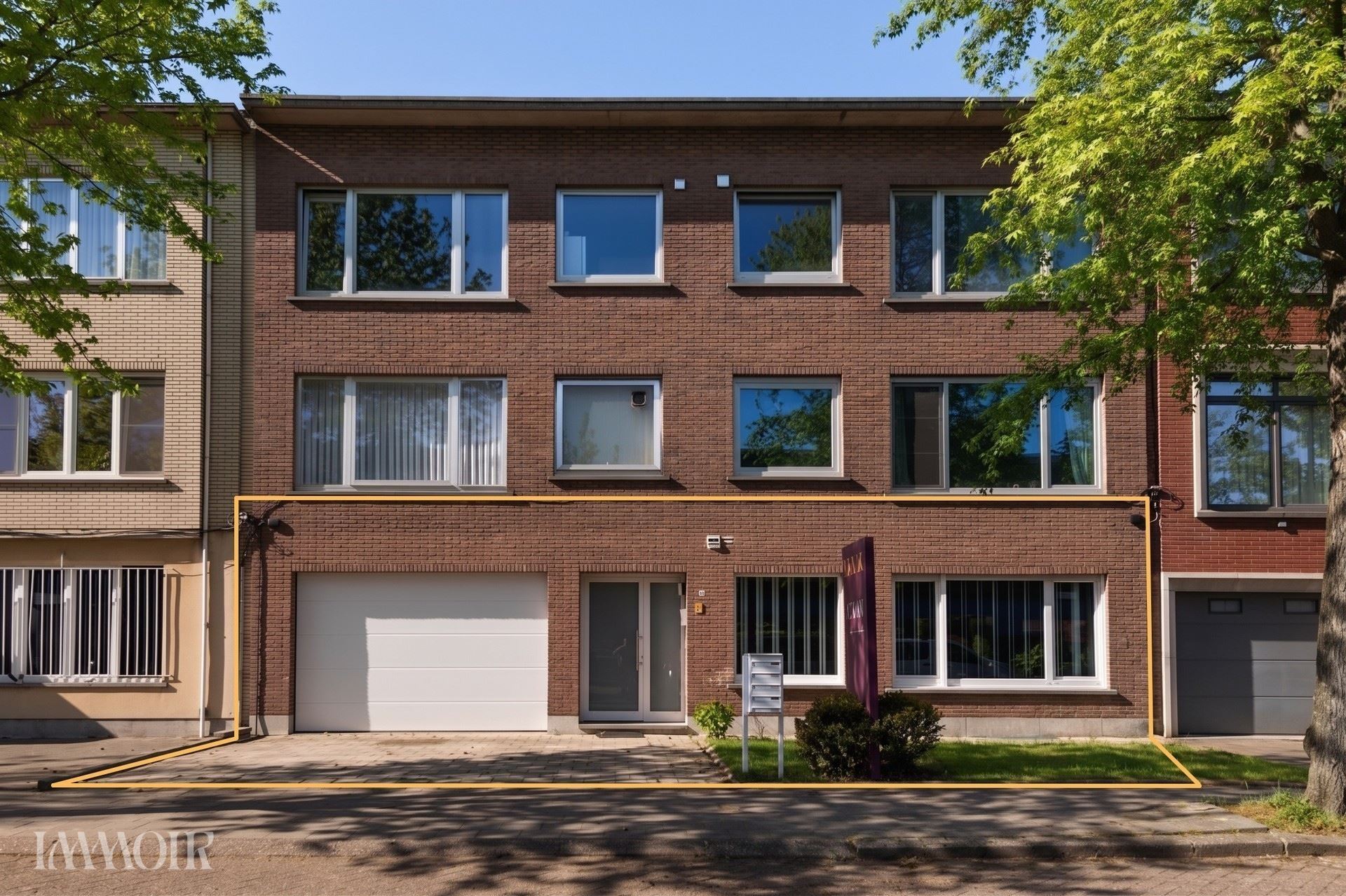 3-slpks app. met uitzonderlijk ruime inpandige garage.