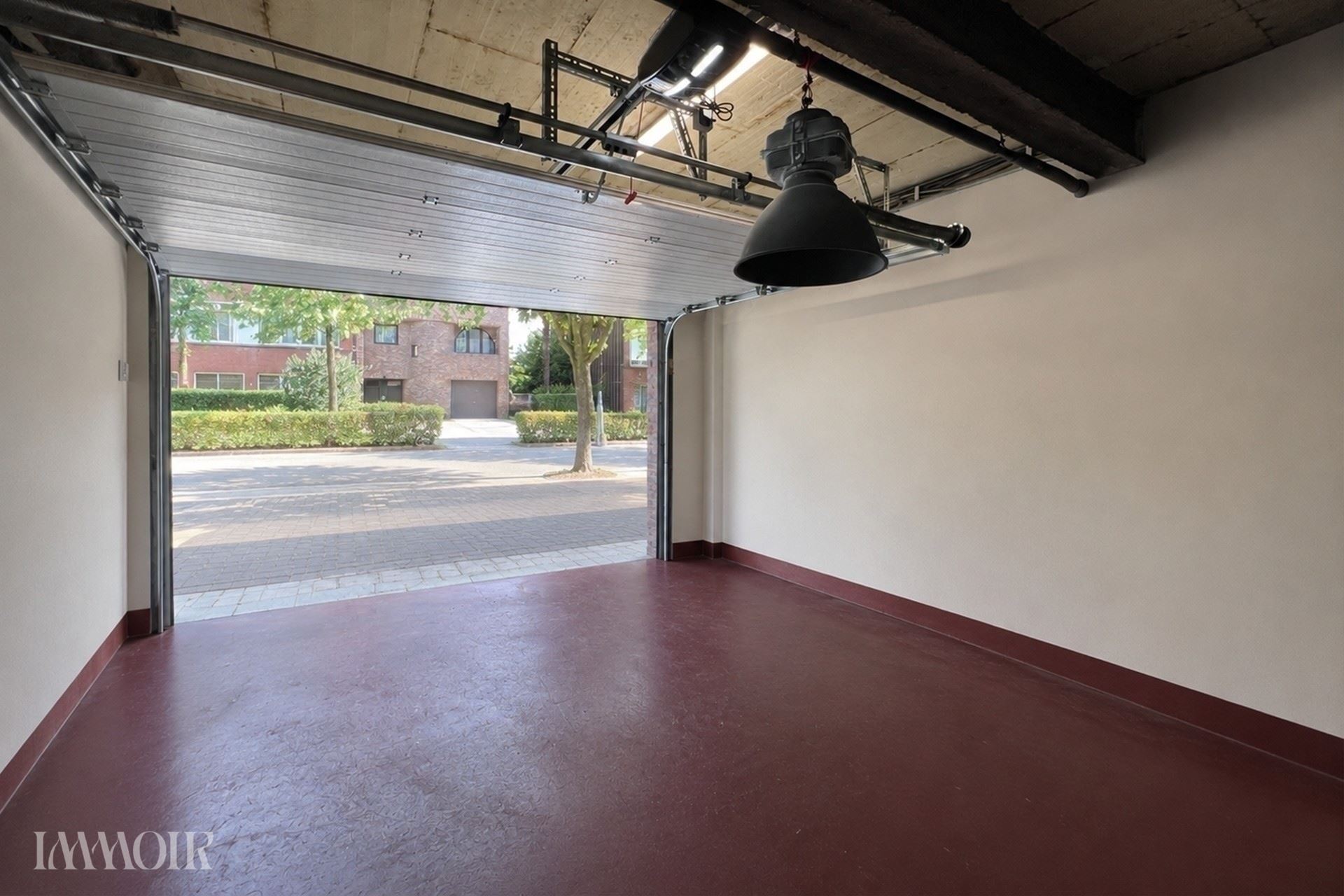 3-slpks app. met uitzonderlijk ruime inpandige garage.