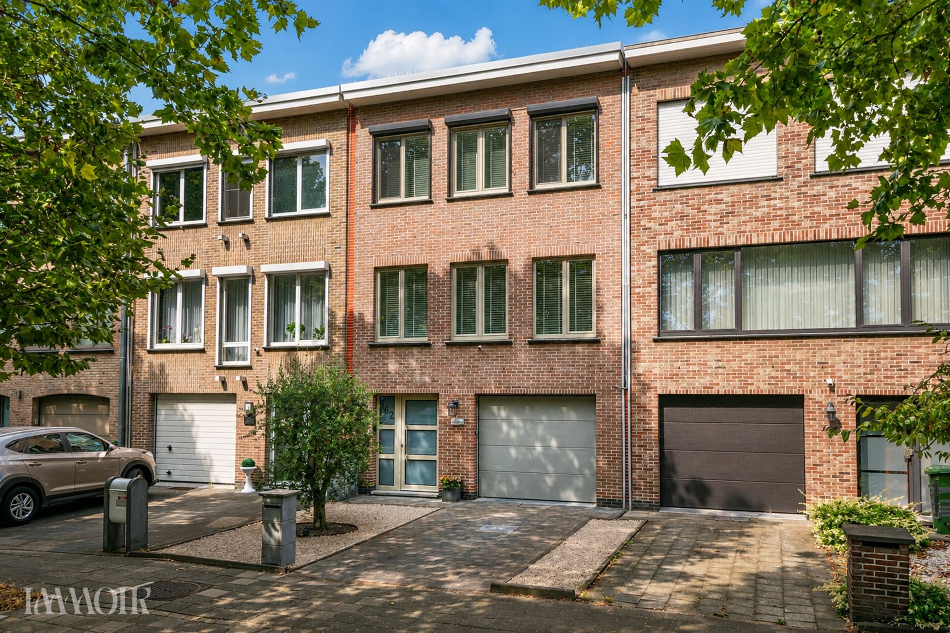Instapklare bel-etagewoning met zonnepanelen, airco en zonnige tuin.