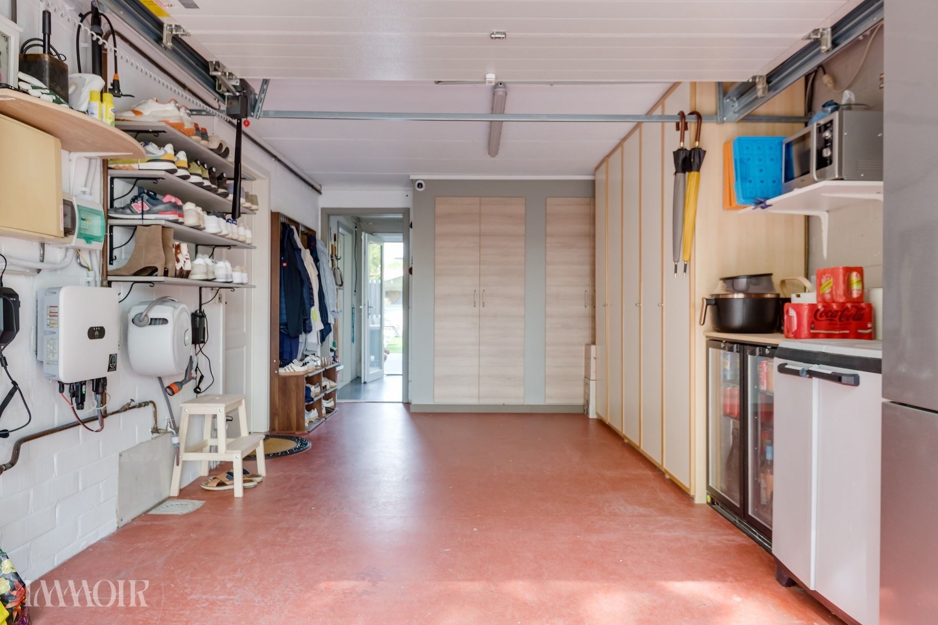 Instapklare bel-etagewoning met zonnepanelen, airco en zonnige tuin.