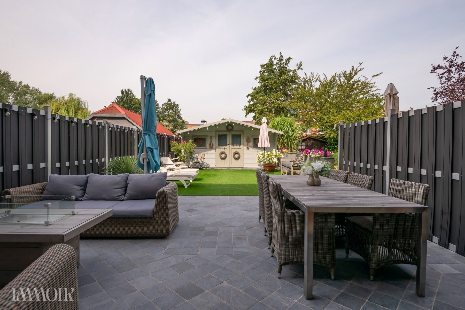 Instapklare bel-etagewoning met zonnepanelen, airco en zonnige tuin.
