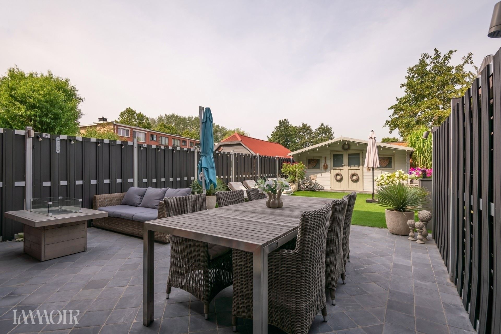 Instapklare bel-etagewoning met zonnepanelen, airco en zonnige tuin.