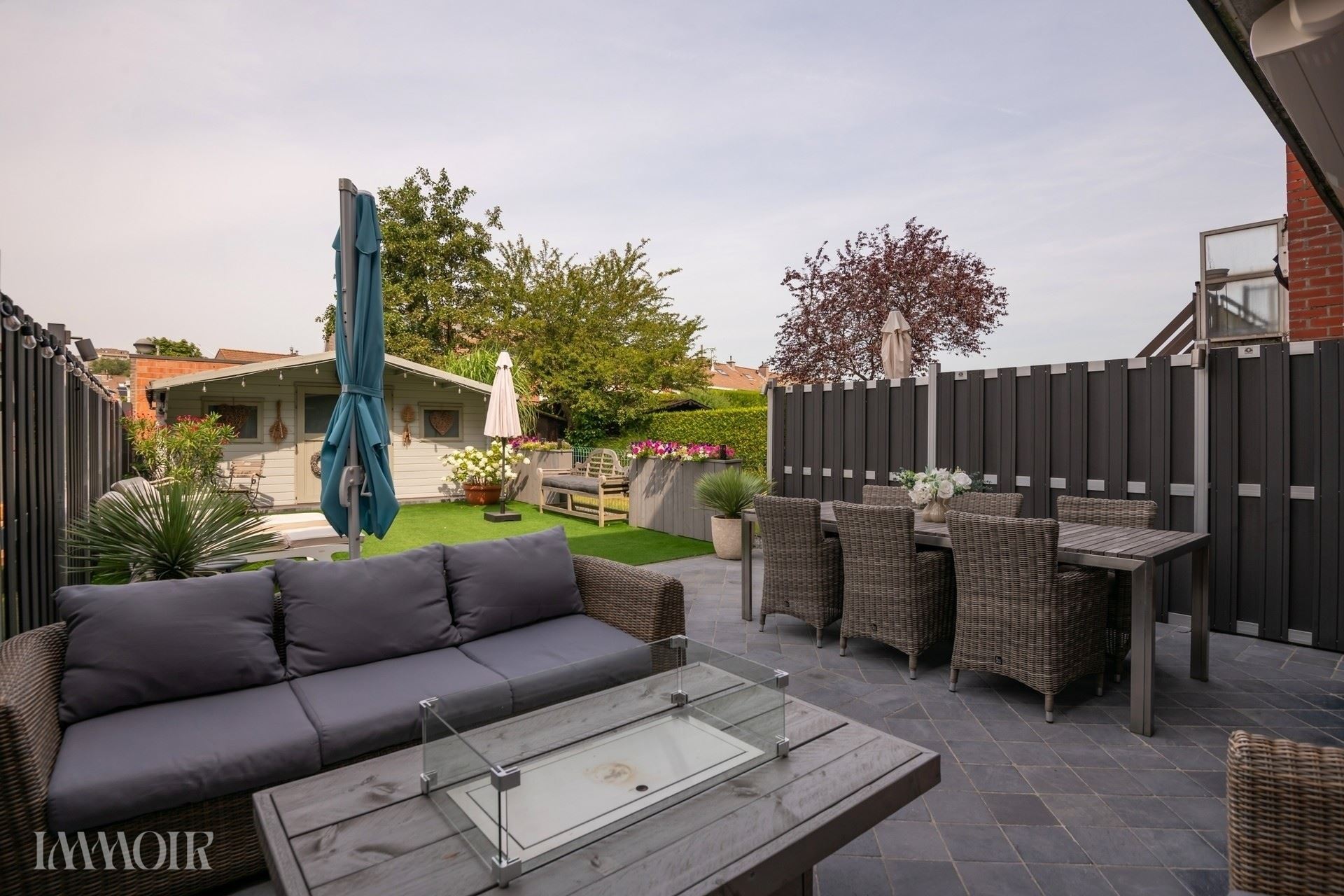 Instapklare bel-etagewoning met zonnepanelen, airco en zonnige tuin.