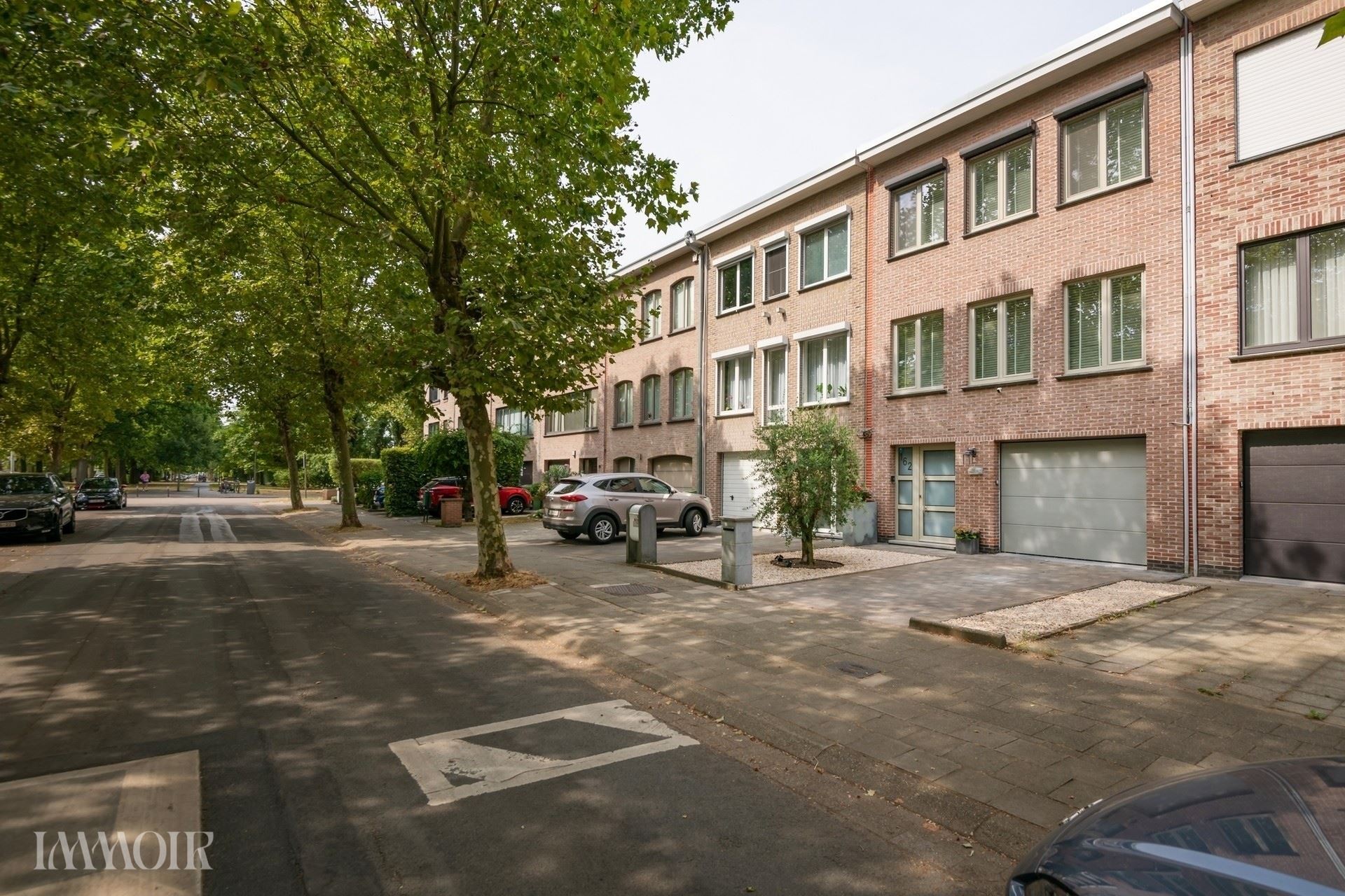 Instapklare bel-etagewoning met zonnepanelen, airco en zonnige tuin.