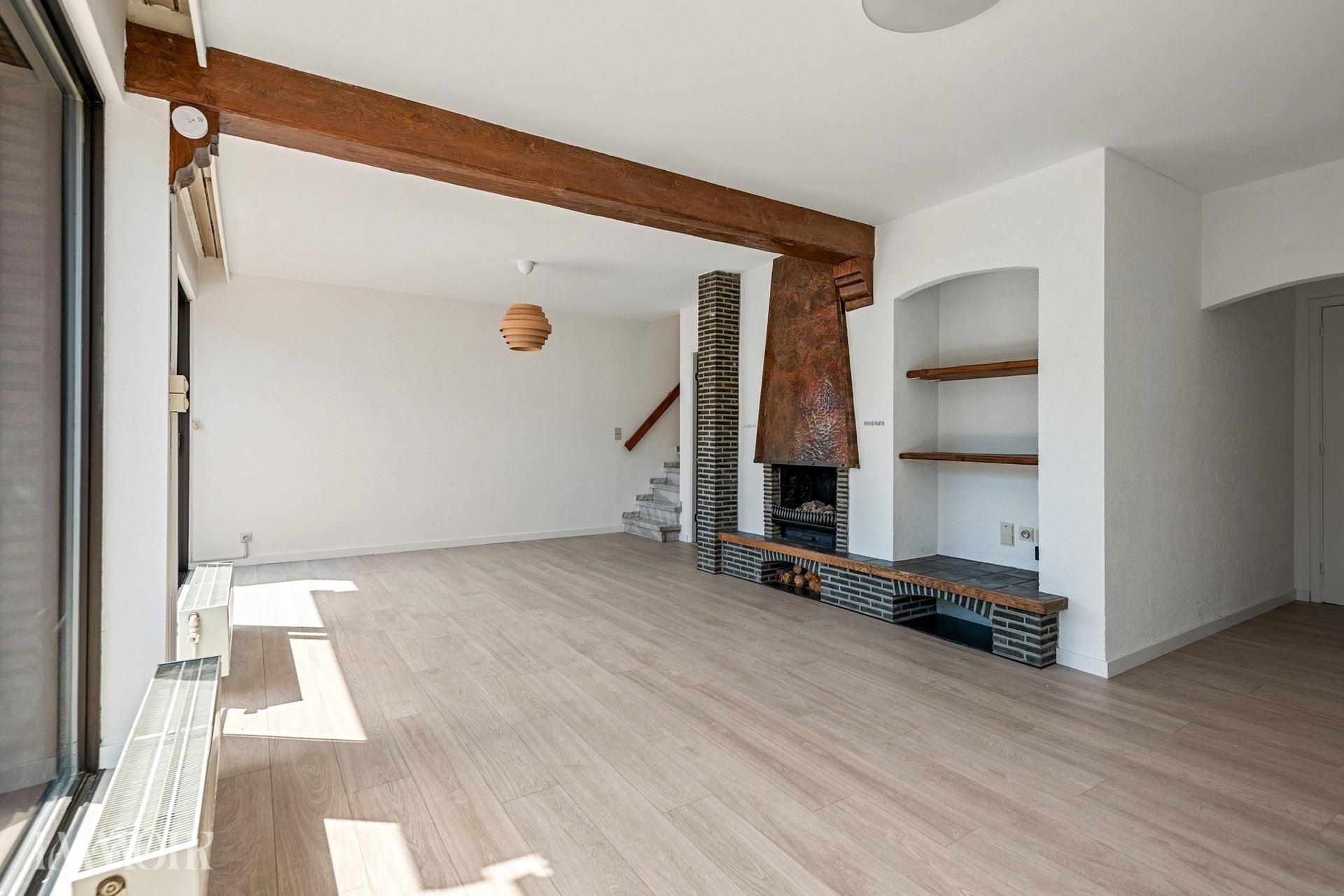 Lichtrijk duplex appartement in hartje Schilde. 