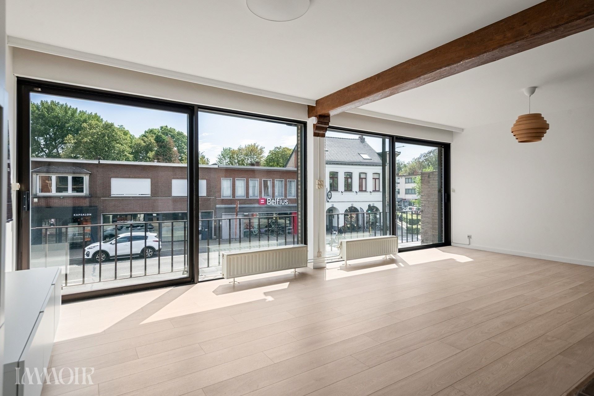 Lichtrijk duplex appartement in hartje Schilde. 