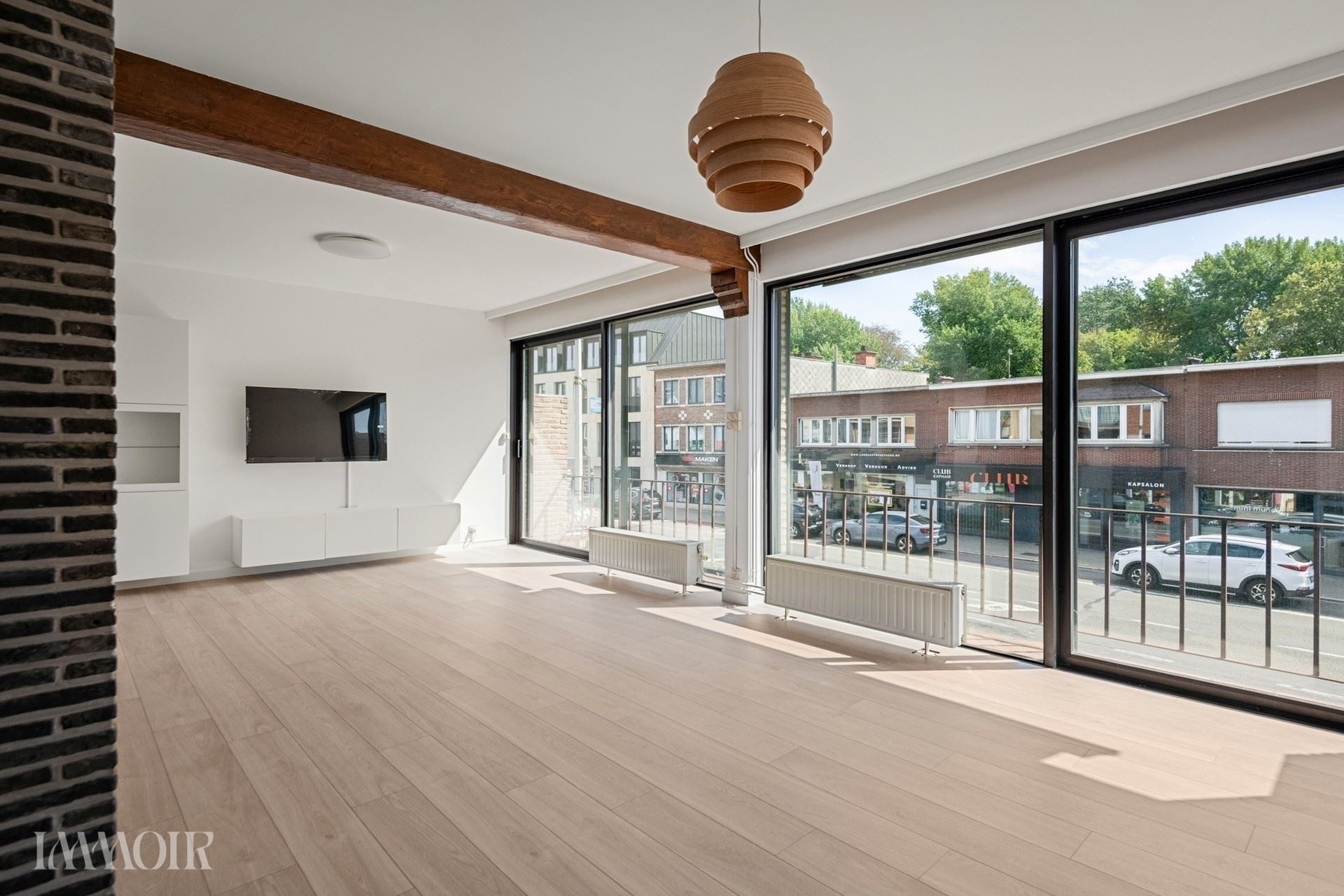 Lichtrijk duplex appartement in hartje Schilde. 