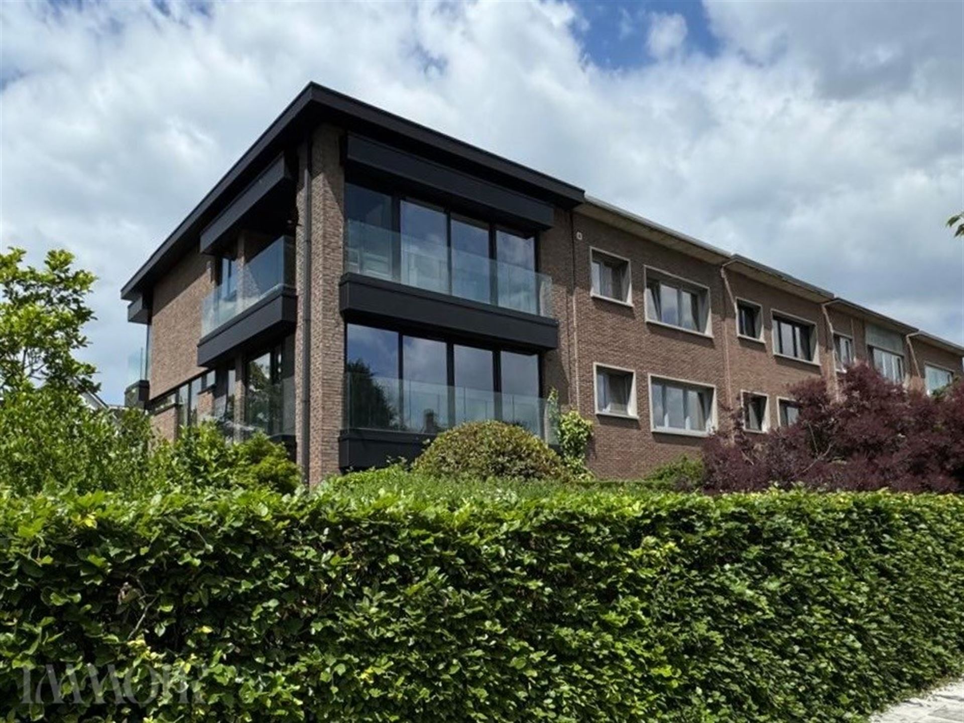 Stijlvol instapklaar appartement met 2 slaapkamers in hartje Brasschaat.