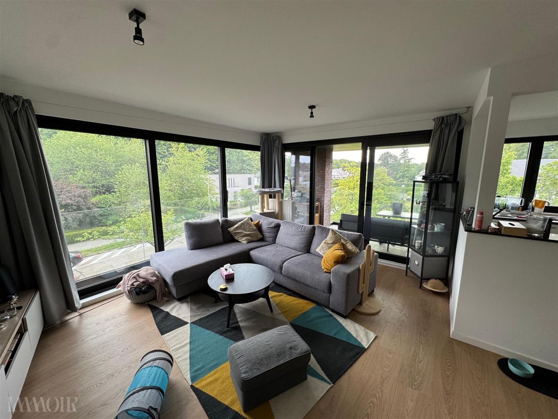 Stijlvol instapklaar appartement met 2 slaapkamers in hartje Brasschaat.