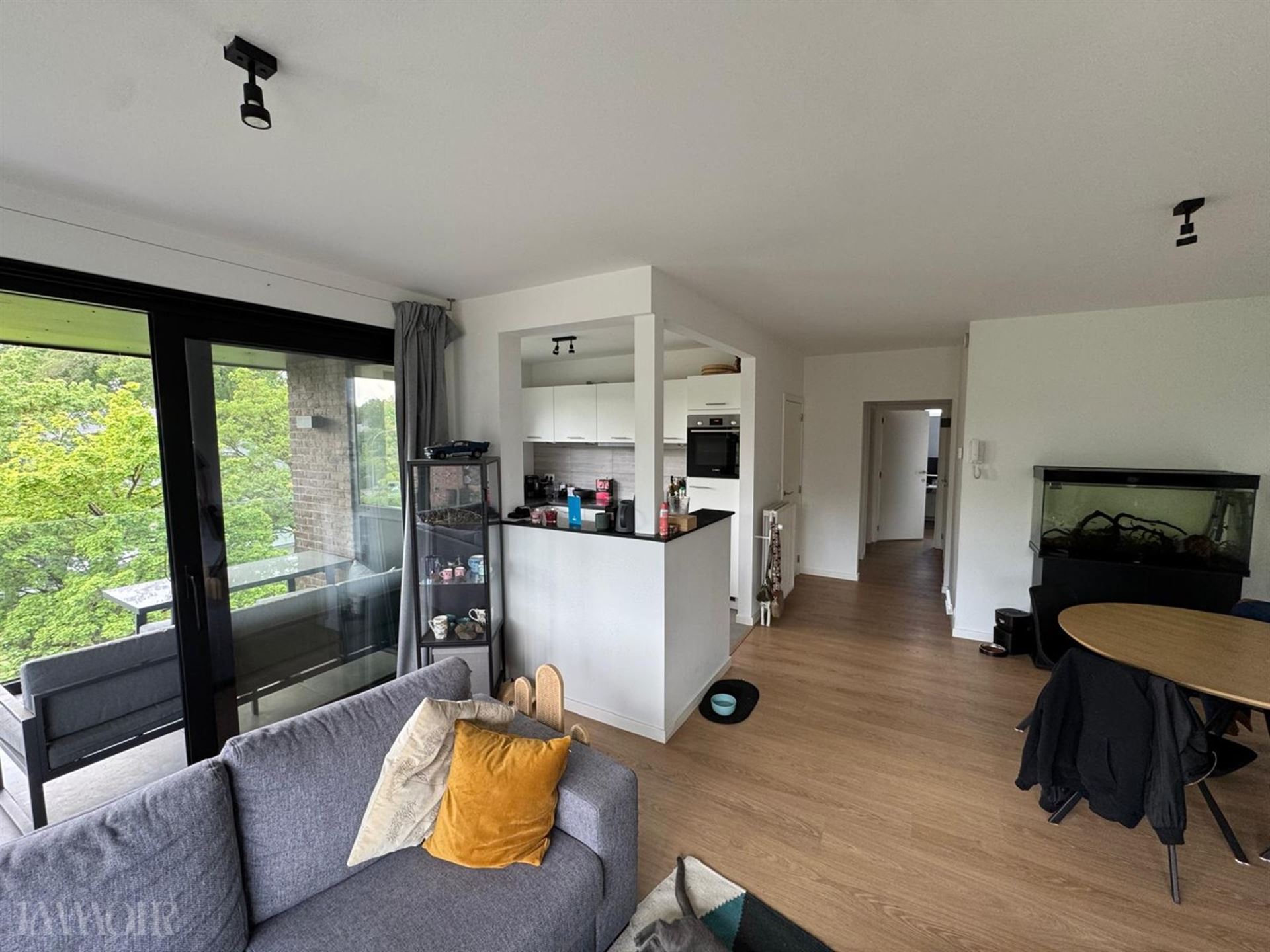 Stijlvol instapklaar appartement met 2 slaapkamers in hartje Brasschaat.