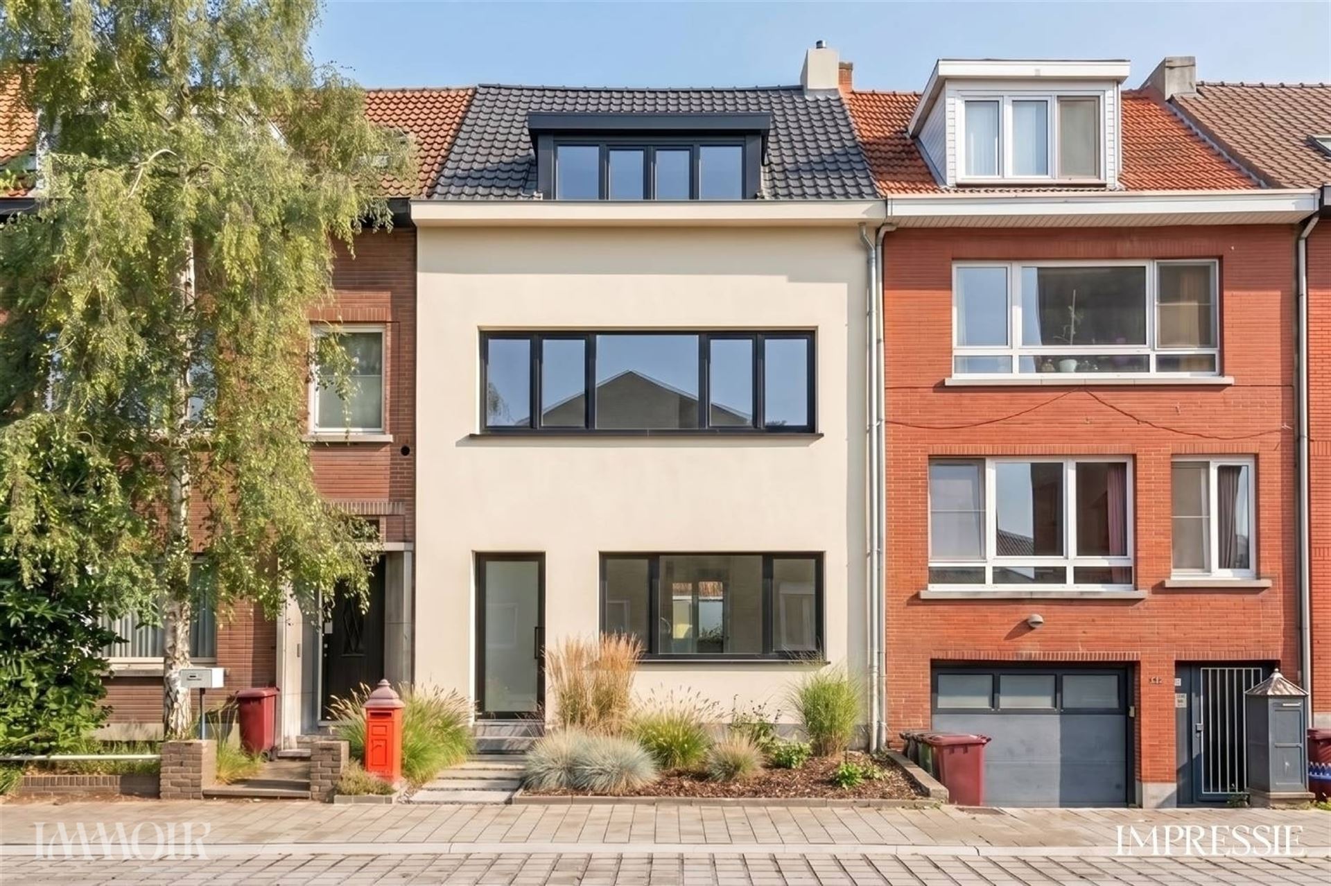 Ruime woning met stadstuin en tal van mogelijkheden op centrale ligging.