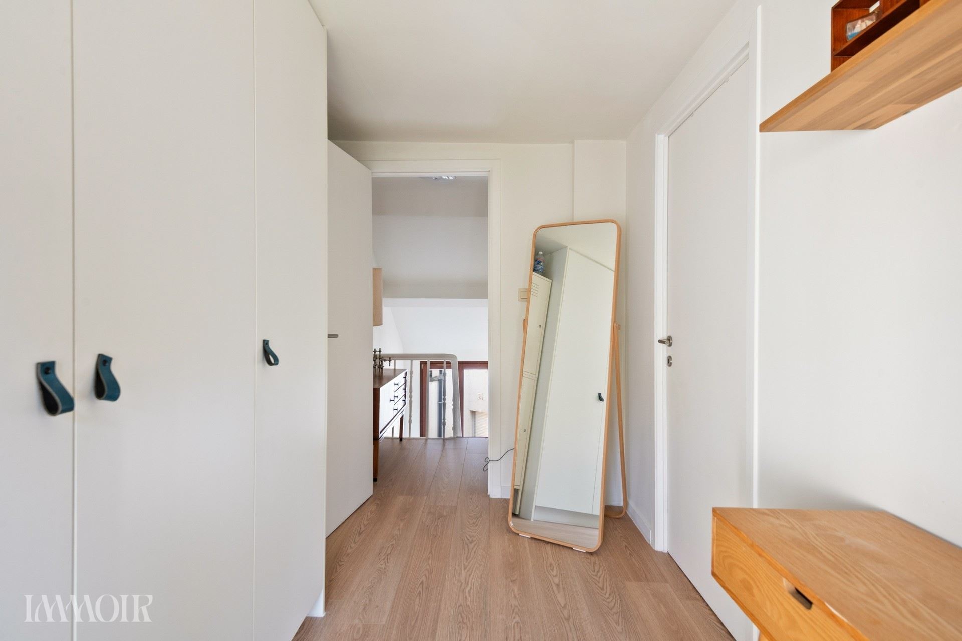 Charmante stadswoning met zeer ruime garage.