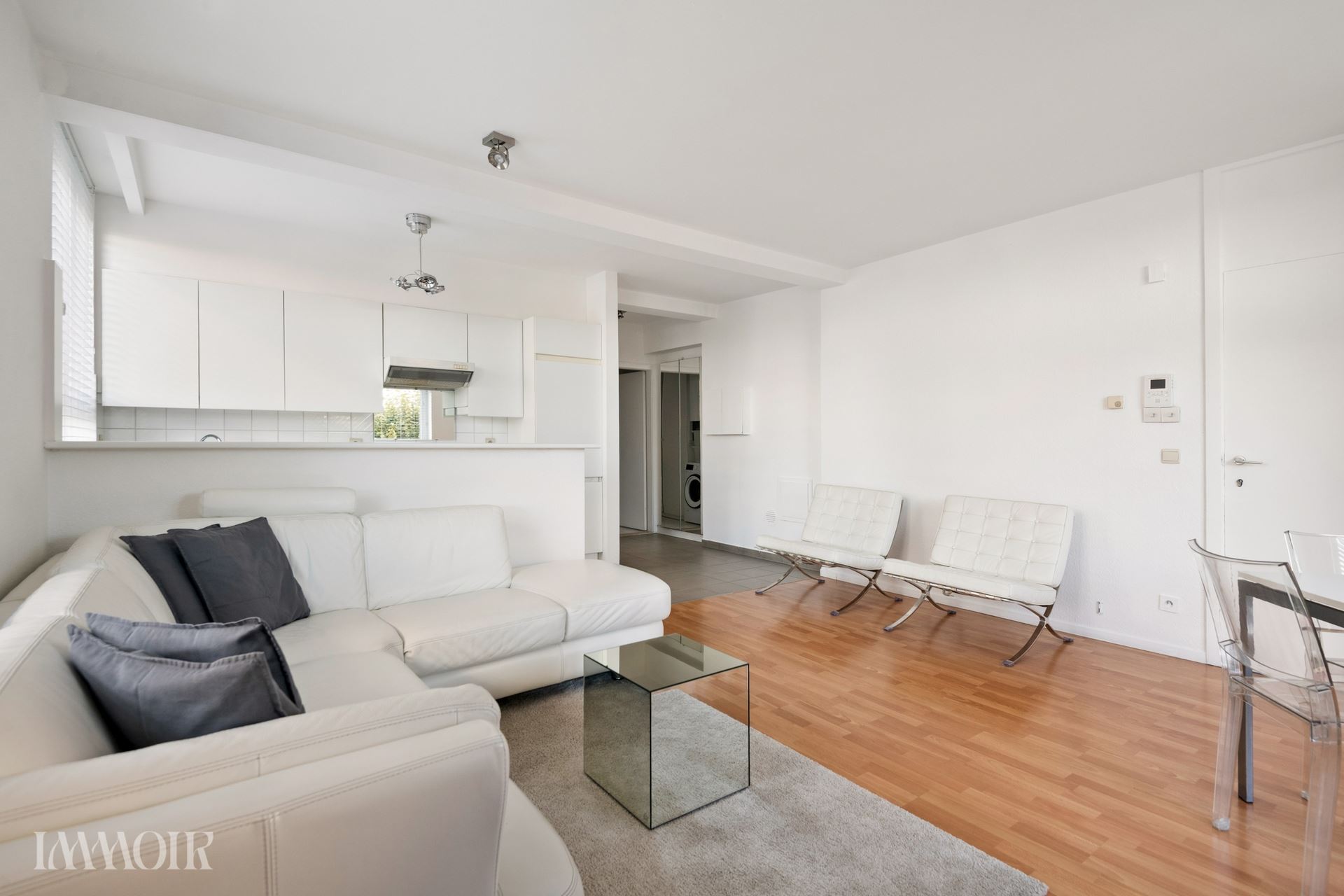 Sfeervol bemeubeld appartement met uitzicht op de Antwerpse kaaien.