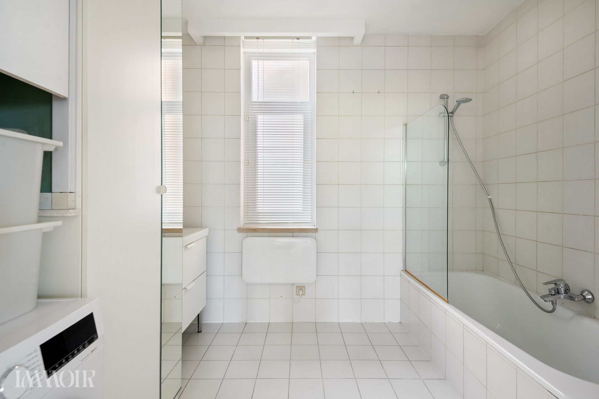 Sfeervol bemeubeld appartement met uitzicht op de Antwerpse kaaien.