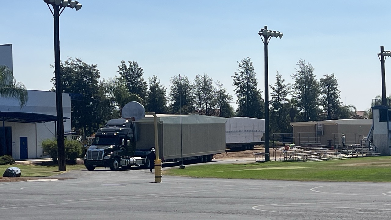 Semi truck delivering a modular classroom to the campus