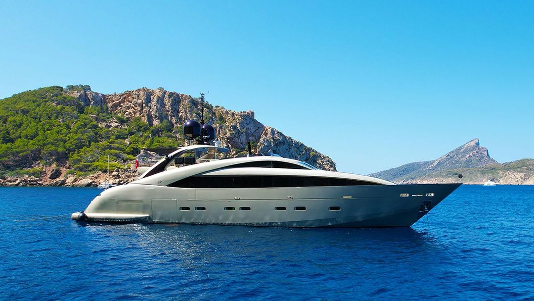 super yatch visiting mallorca