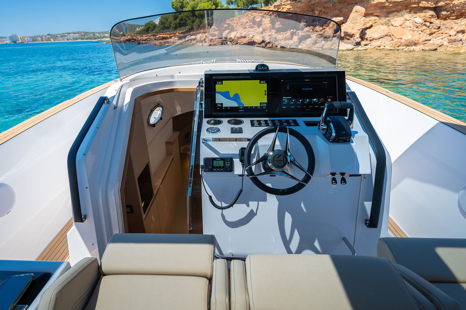 yacht steering wheel for a proffesional captain