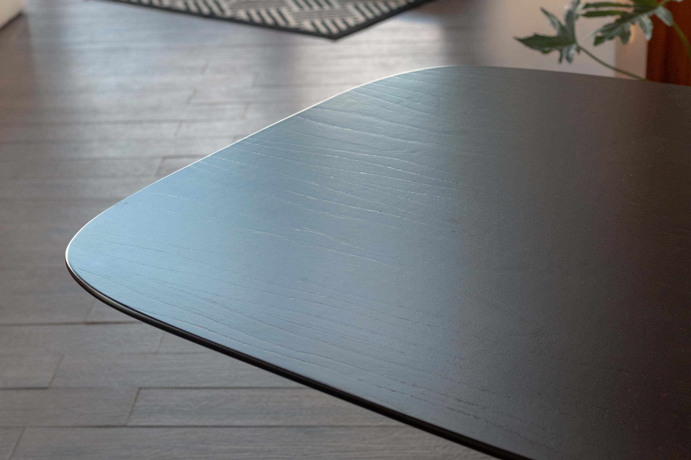 Rounded thin edge and open-pore finish on the dining table